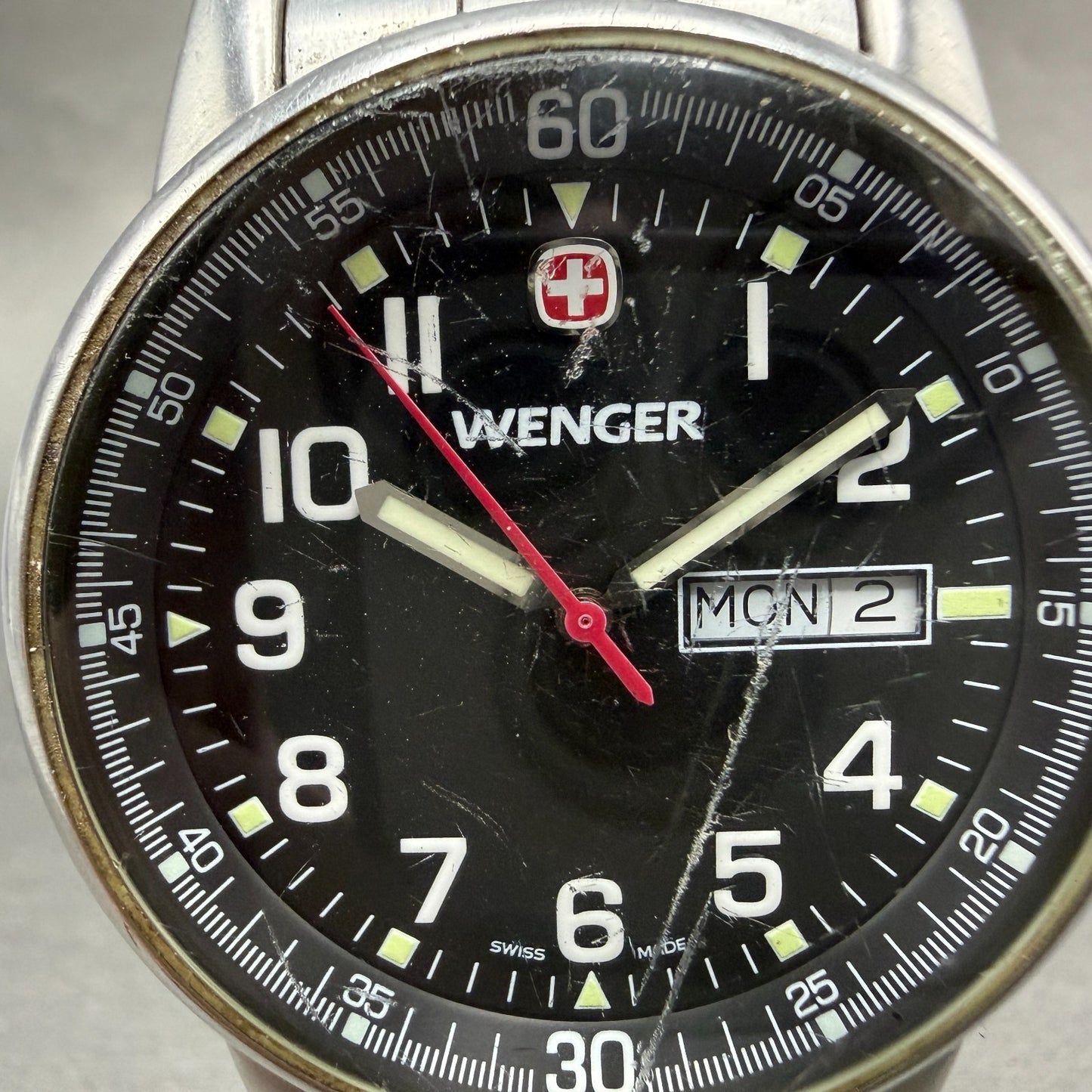 Wenger Watch Men 40mm Black Dial Steel Daydate Round 7016X New Battery Vintage1