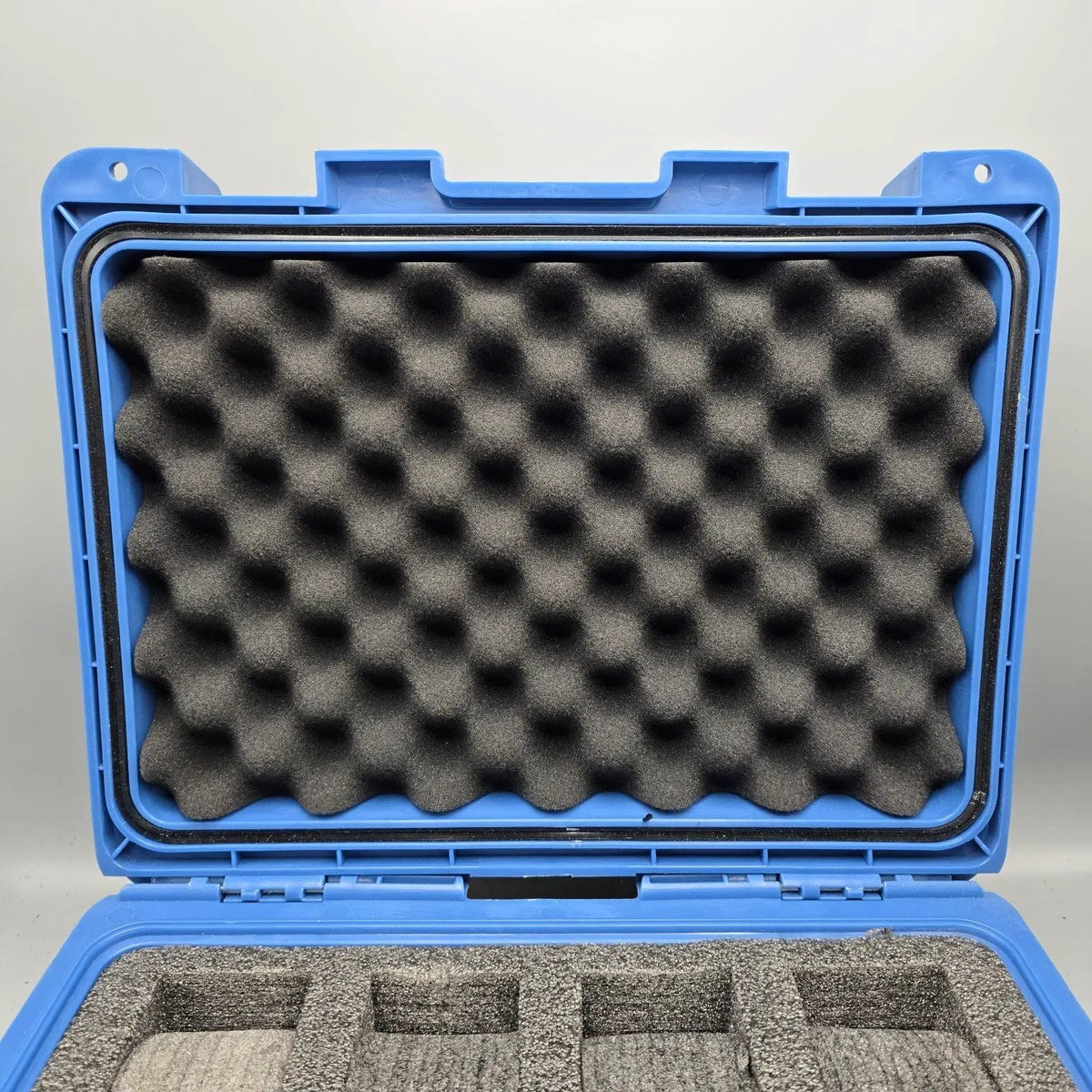 Invicta 8 Slot Watch Case Hard Blue Plastic Foam insert Handle Cary Case2