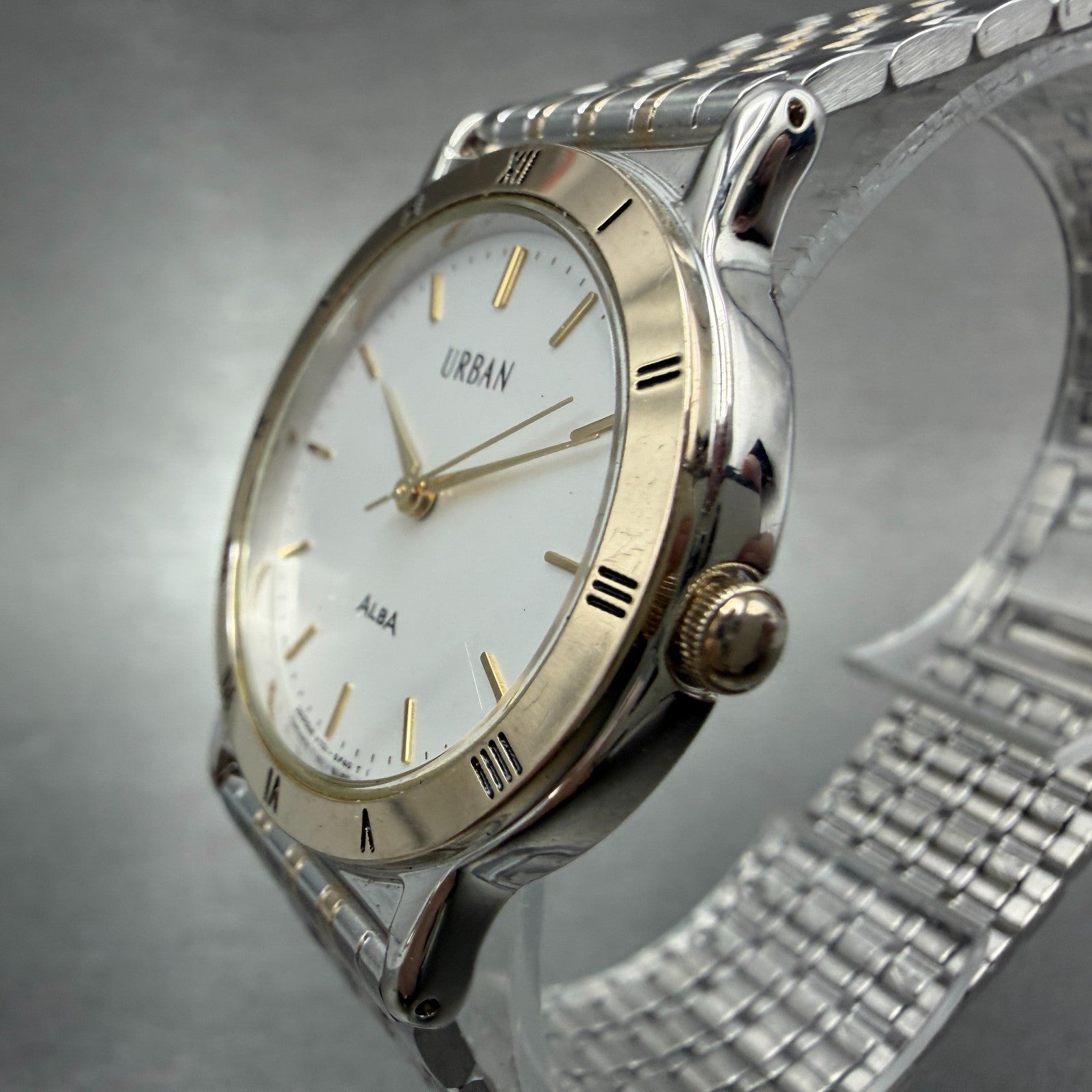 Seiko Alba Urban Watch Women 30mm Silver Dial Two Tone V7016C50 New Battery2