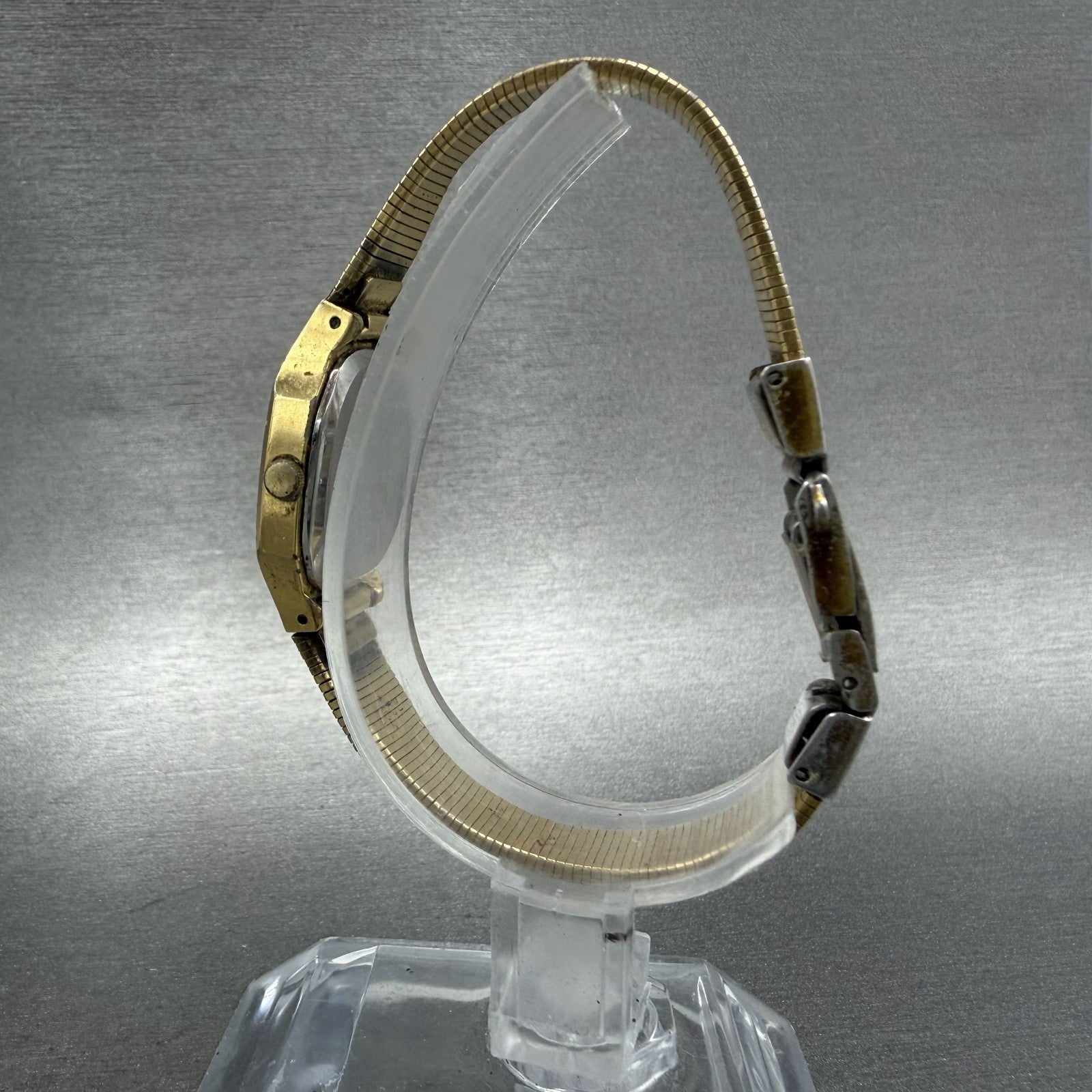 Seiko Watch Women 18mm Champagne Dial Gold Tone Rectangle 23205269 NewBattery L6