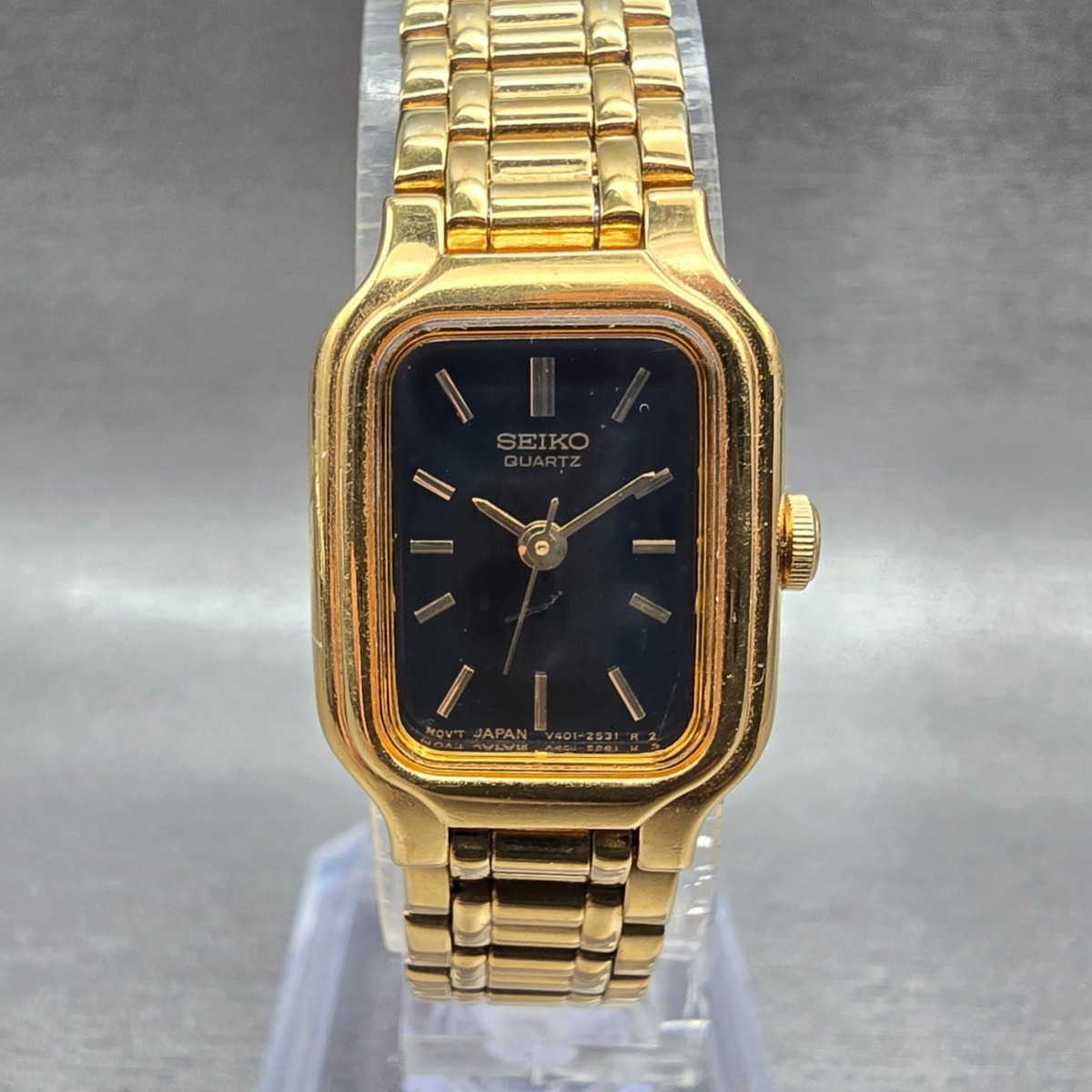Seiko Tank Watch Women 18mm Black Dial Gold Tone Rectangle V401-5528 New Battery0
