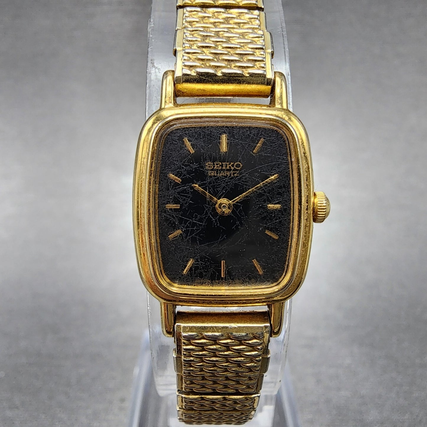 VTG Seiko Watch Women 17mm Black Dial Gold Tone Rectangle 1N005K29 New Battery0