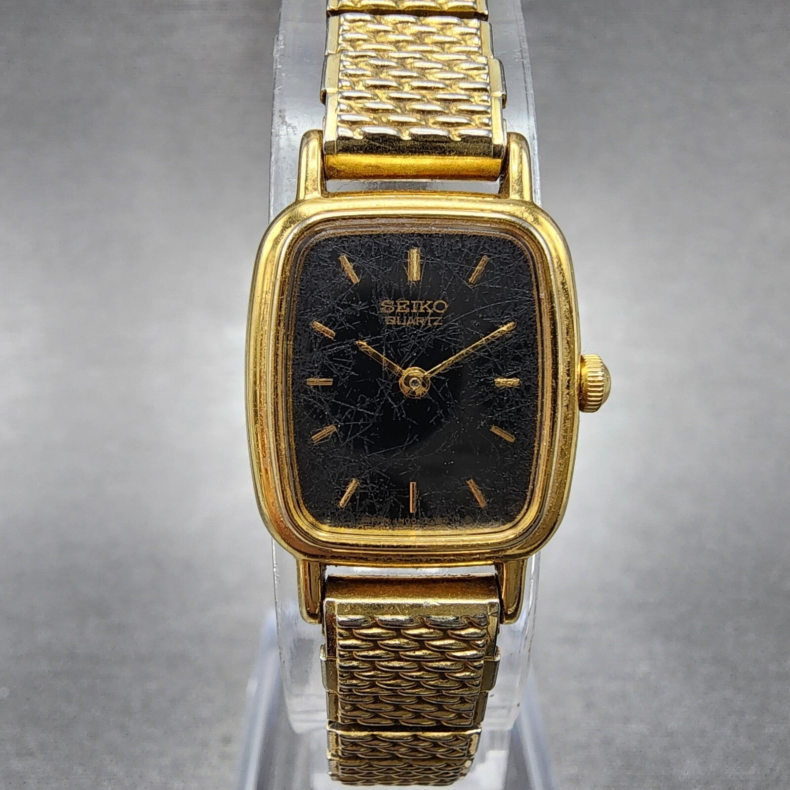 VTG Seiko Watch Women 17mm Black Dial Gold Tone Rectangle 1N005K29 New Battery0