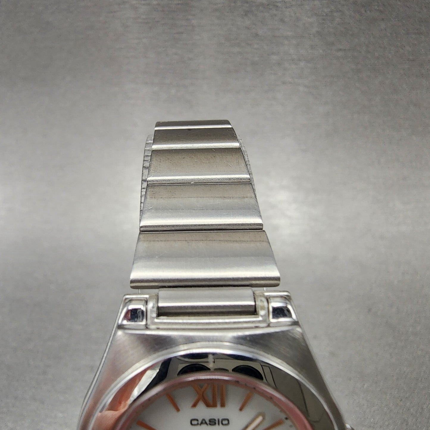 Casio Waveceptor Watch Women 28mm White Dial Silver Tone Date Round LWQ10 Works4