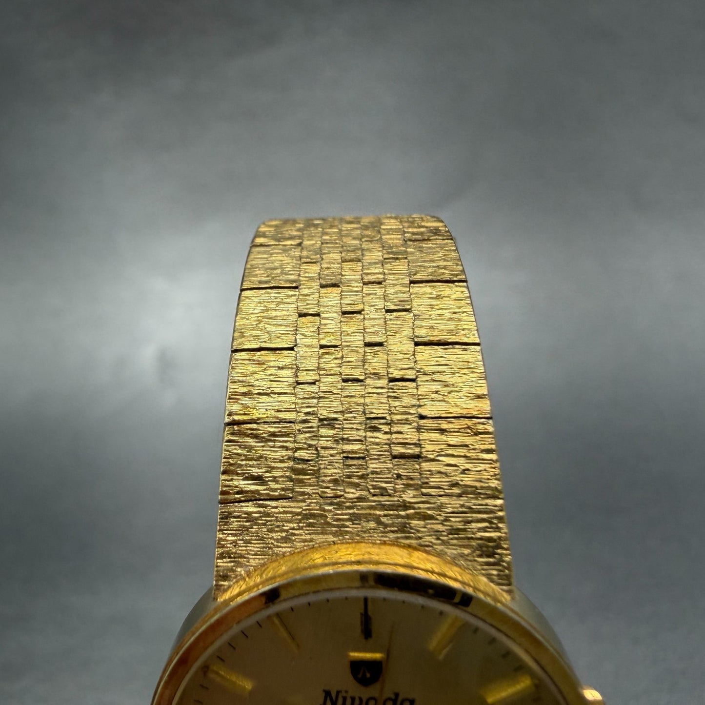 Nivada Monalisa Watch Women 24mm Gold Dial Gold Tone Date manual Wind Runs VTG4