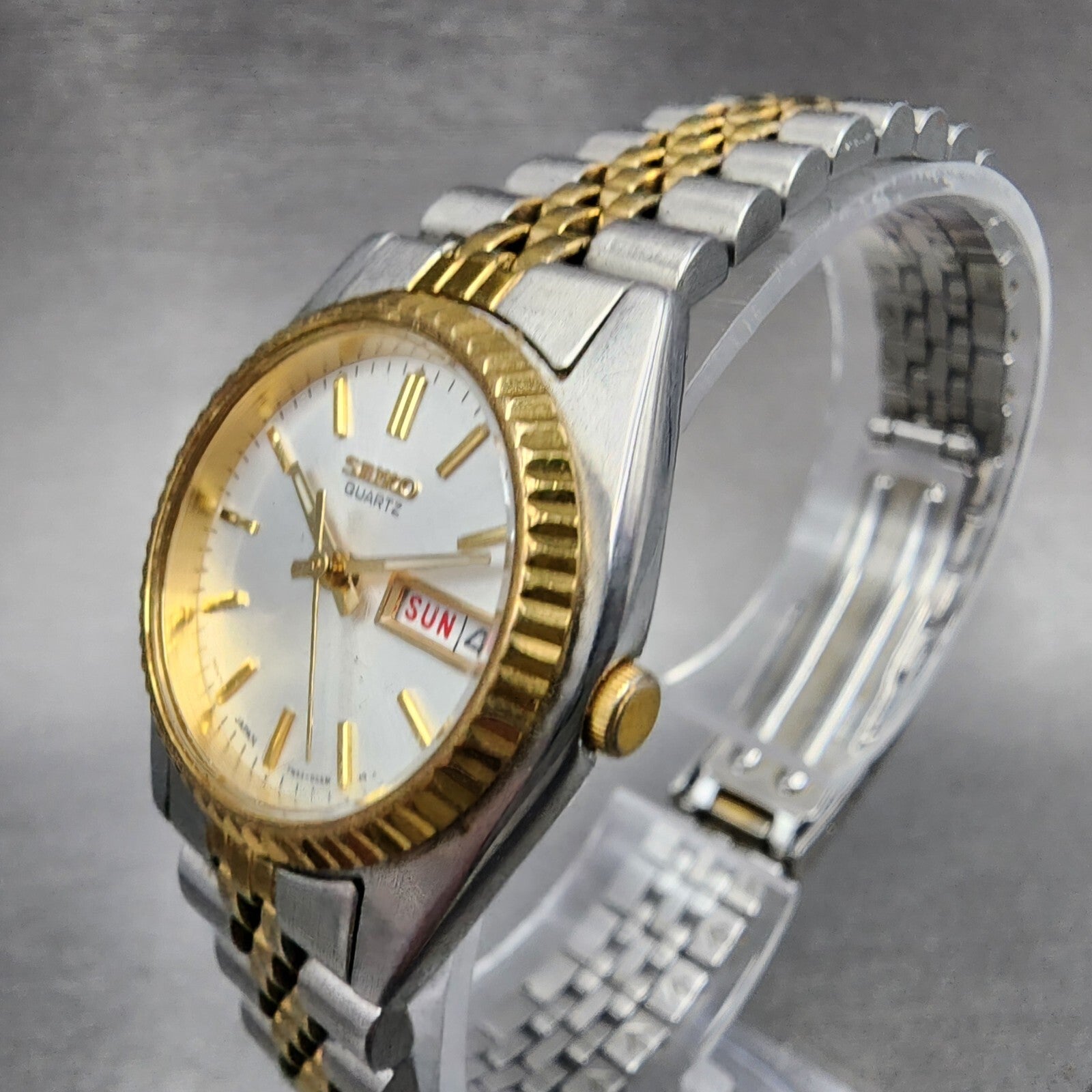 VTG Seiko Watch Women 24mm White Dial Two Tone Daydate Round 7N830041 New Batt2