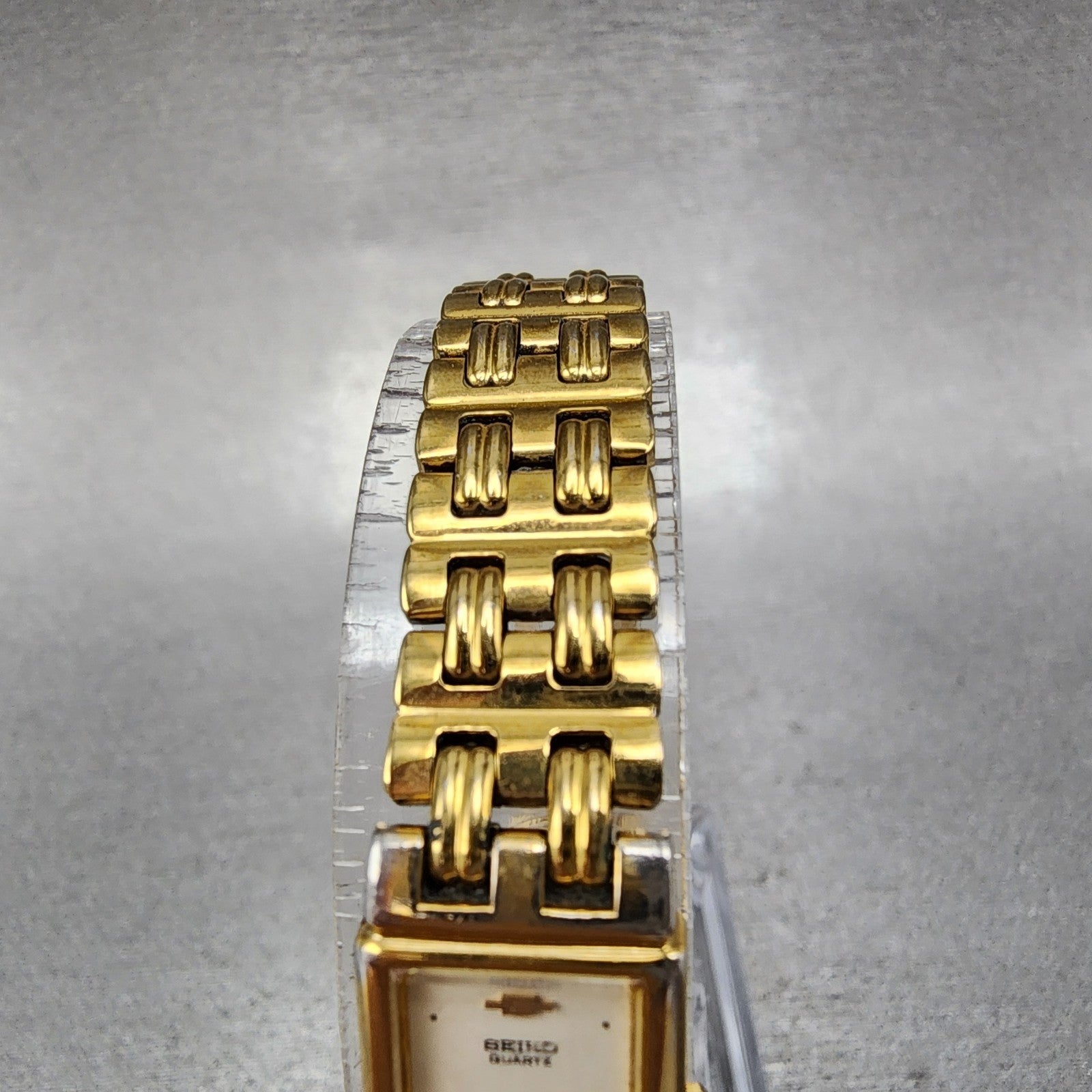 Seiko Tank Watch Women 13mm White Dial Gold Tone 2e206530 New Battery4