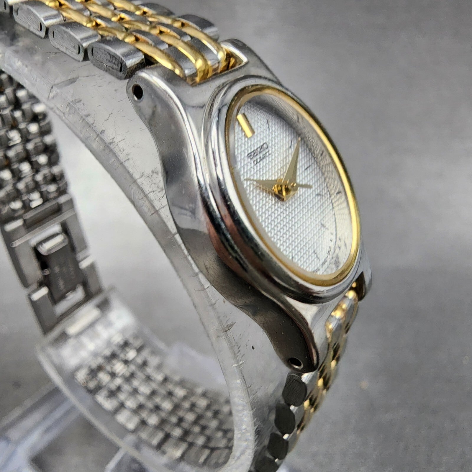 Seiko Watch Women 18mm White Dial Two Tone Oval V4015228 New Battery3