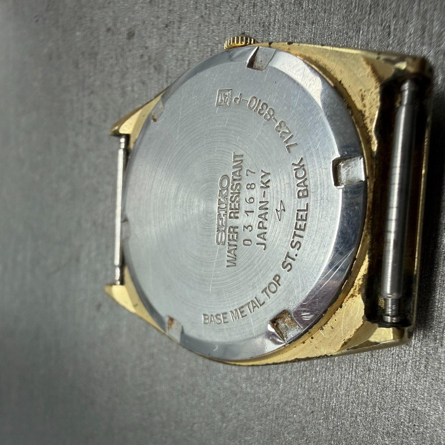 Seiko SQ Watch Men 34mm Champagne Dial Gold Tone Daydate Round 7123-8310 PARTS10