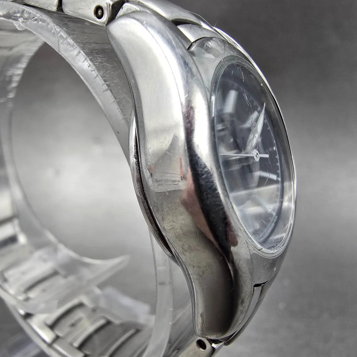 Citizen Watch Women 25mm Black Dial Silver Tone Date Round E011-S015502 Runs JP93