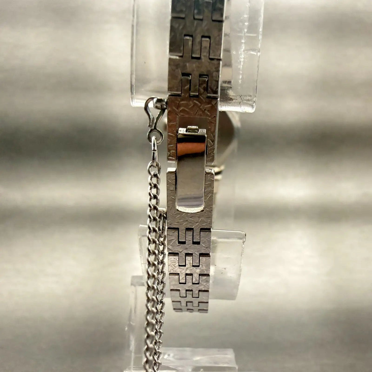 Seiko Watch Women 17mm Silver Dial Silver Tone Oval 1400-7389 New Battery VTG JP7