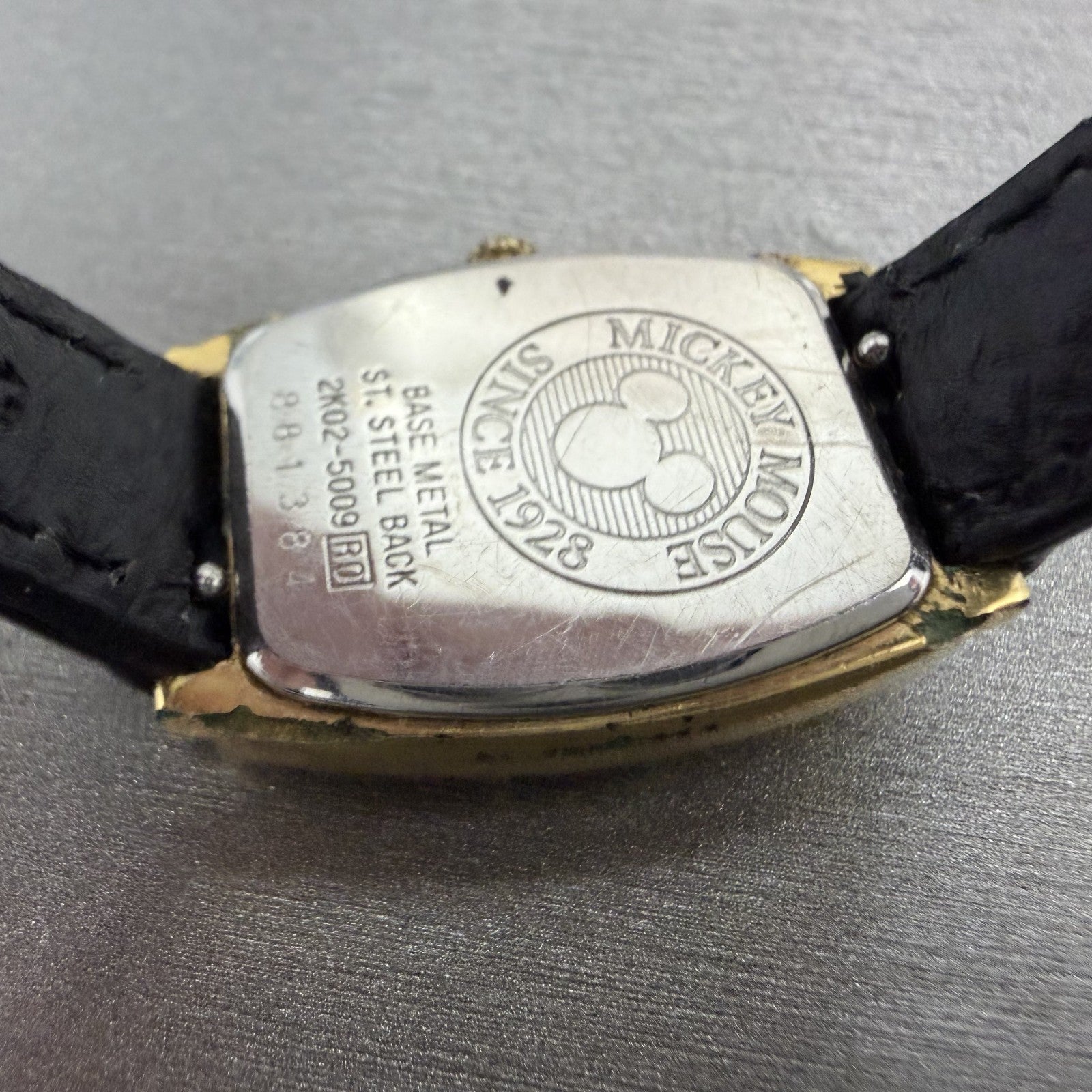 Seiko Mickey Mouse Watch Women 21mm White Dial Gold Rectangle 2K025009 NewBat9