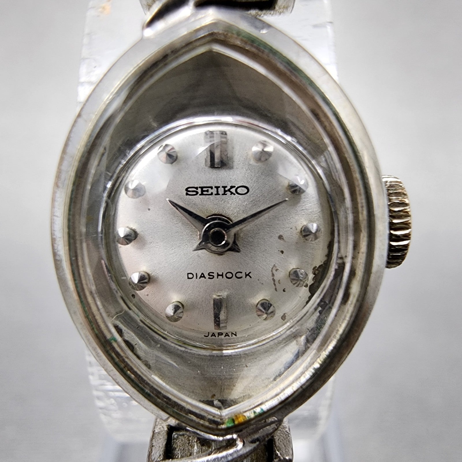 Seiko Watch Women 15mm silver Dial Silver Tone Oval 108160 Manual1
