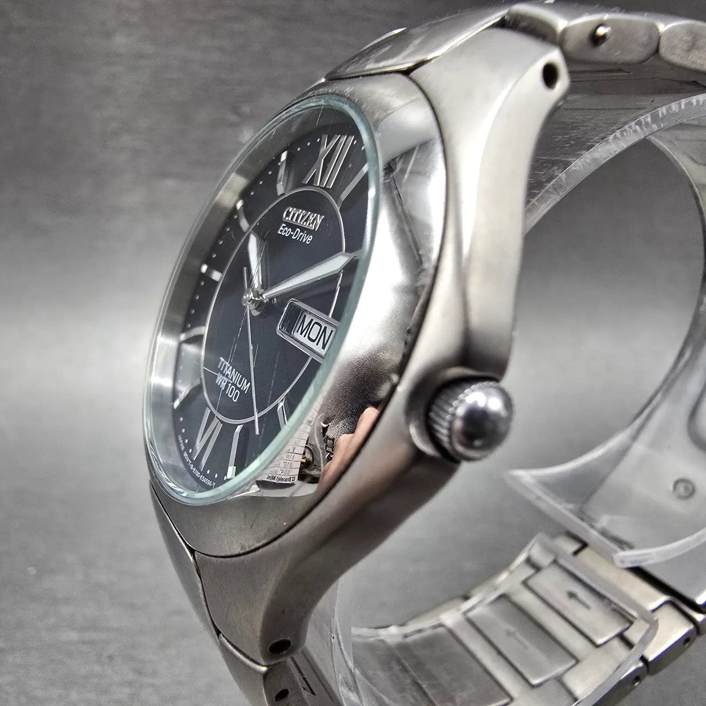 Citizen Eco-Drive Watch Men 37mm Black Dial Titanium Daydate E101-K18434 Runs2