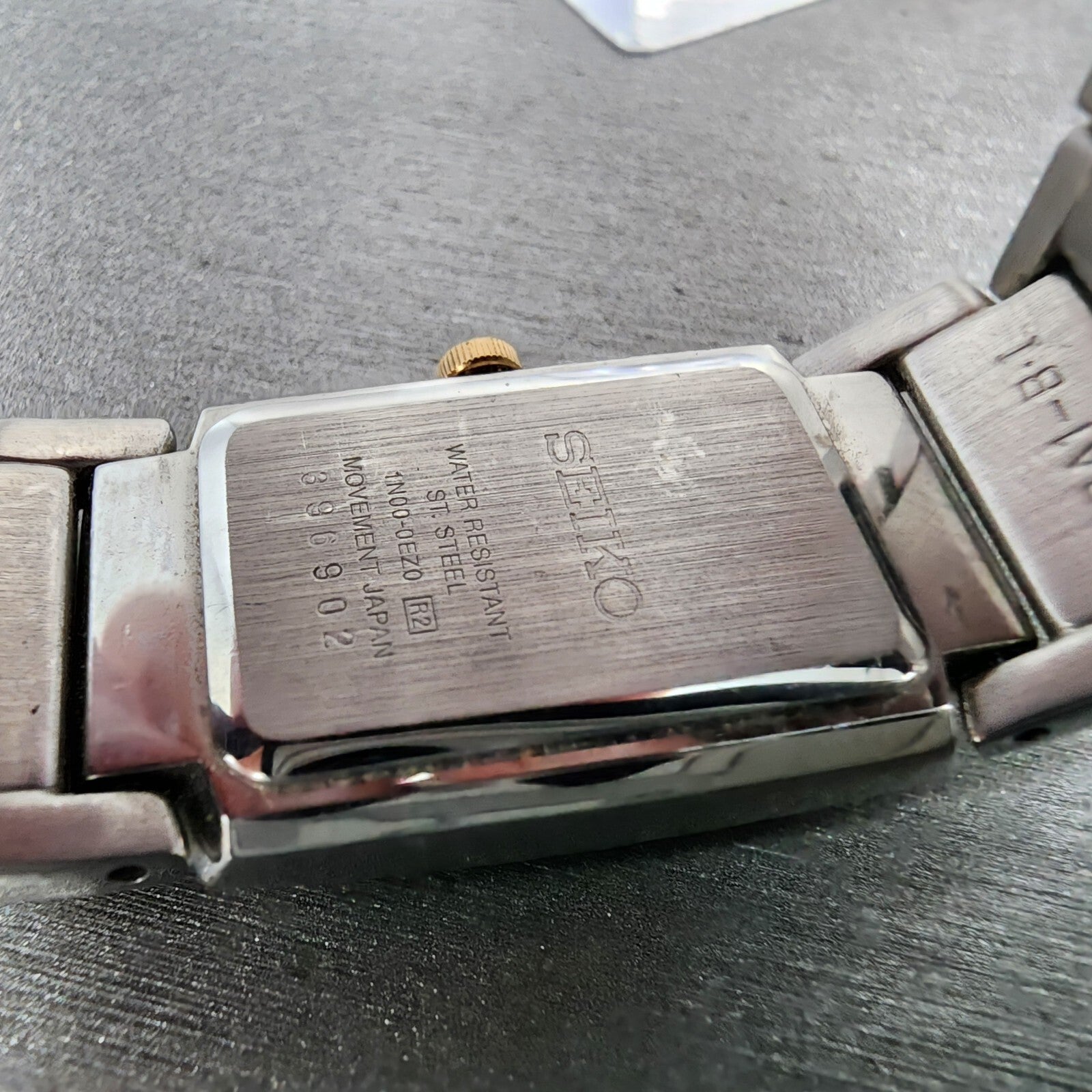 Seiko Tank Watch Women 18mm White Dial Toe Tone Rectangle 1n000ez0 New Battery9