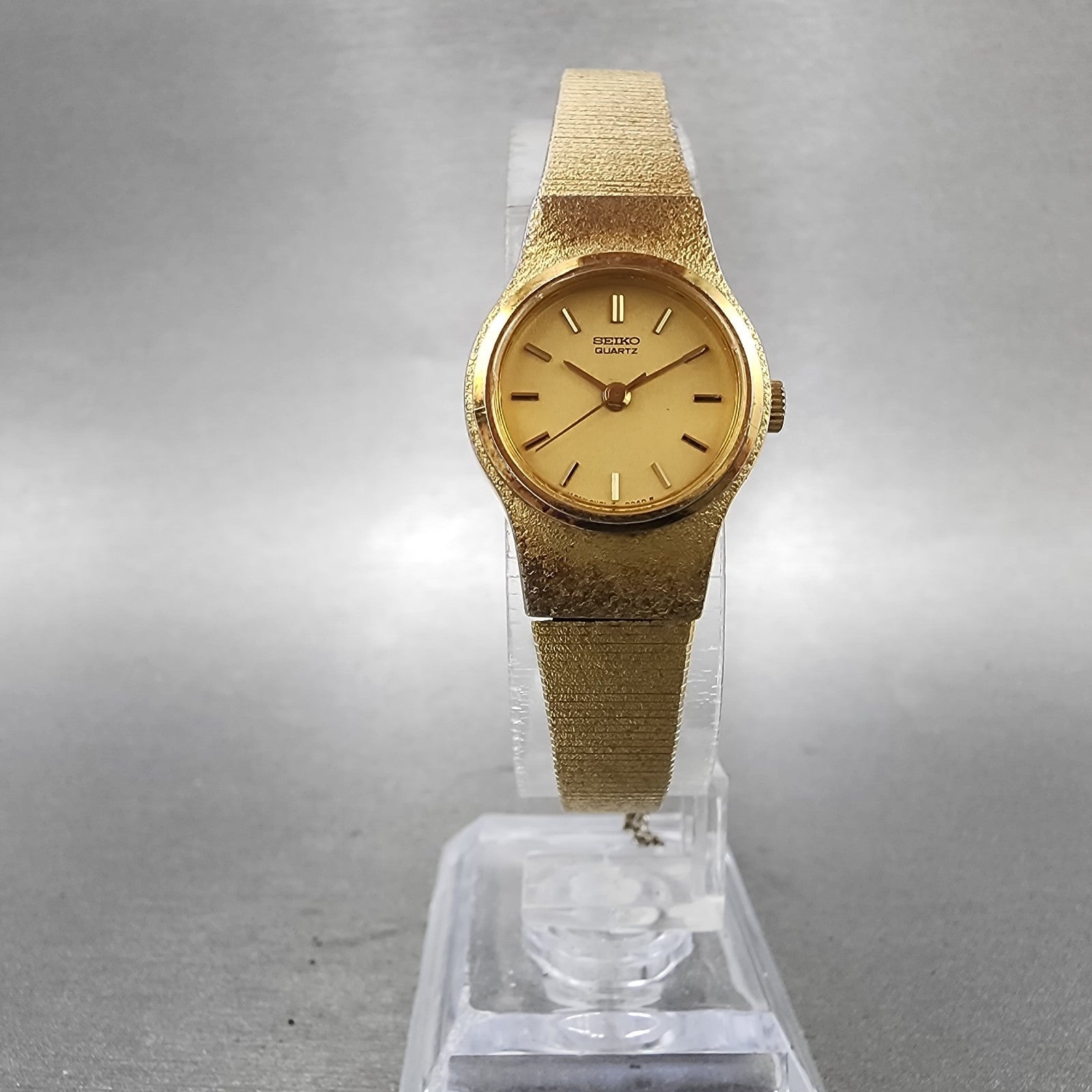 Seiko Watch Women 20mm Champagne Dial Gold Tone Round 8y210029 New Battery5
