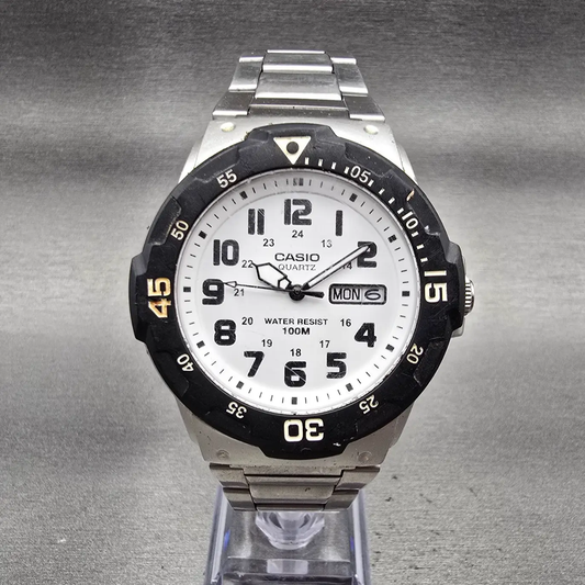 Casio Dive Watch Men 43mm White Dial Two Tone Daydate Round MRW-200H New Battery0