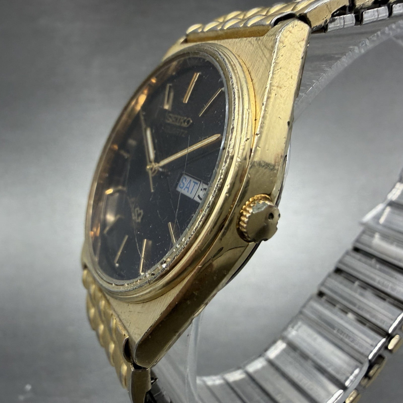 Seiko SQ Watch Men 33mm Black Dial Gold Tone Round Daydate VTG 6923-7039 PARTS3