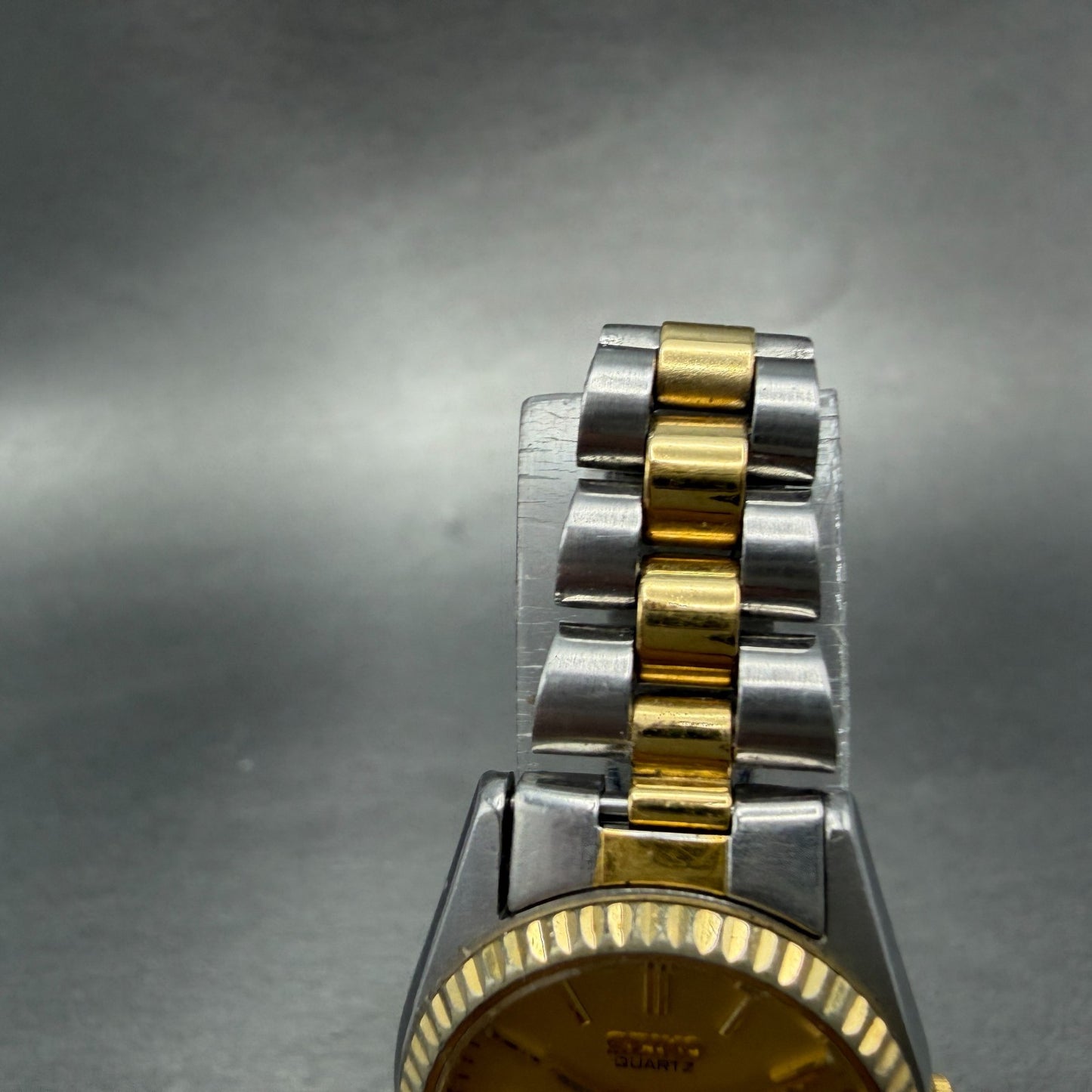 Seiko SQ Watch Women 24mm Gold Dial Two Tone Daydate Round 3E23-0A60 New Batt QP4