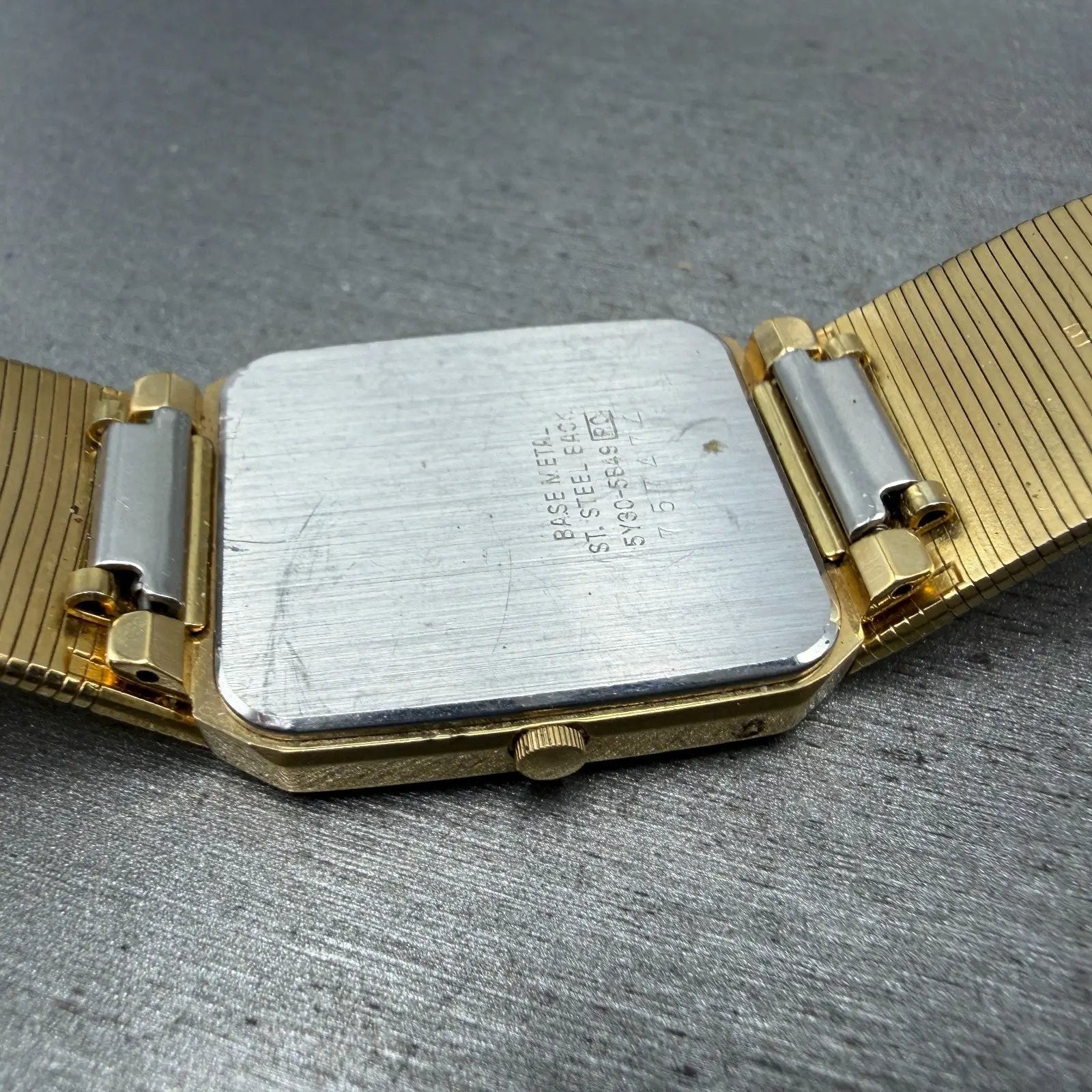 Seiko Tank Watch Men 25mm Silver Dial Gold Tone Rectangle READ! 5Y30-5B49 NewBat10