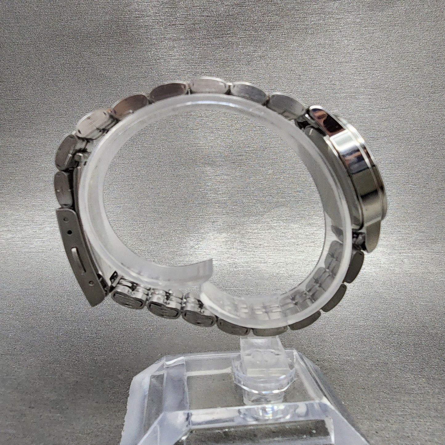 Seiko Watch Women 29mm White Dial Two Tone Date Round 6n2200a0 New Battery8