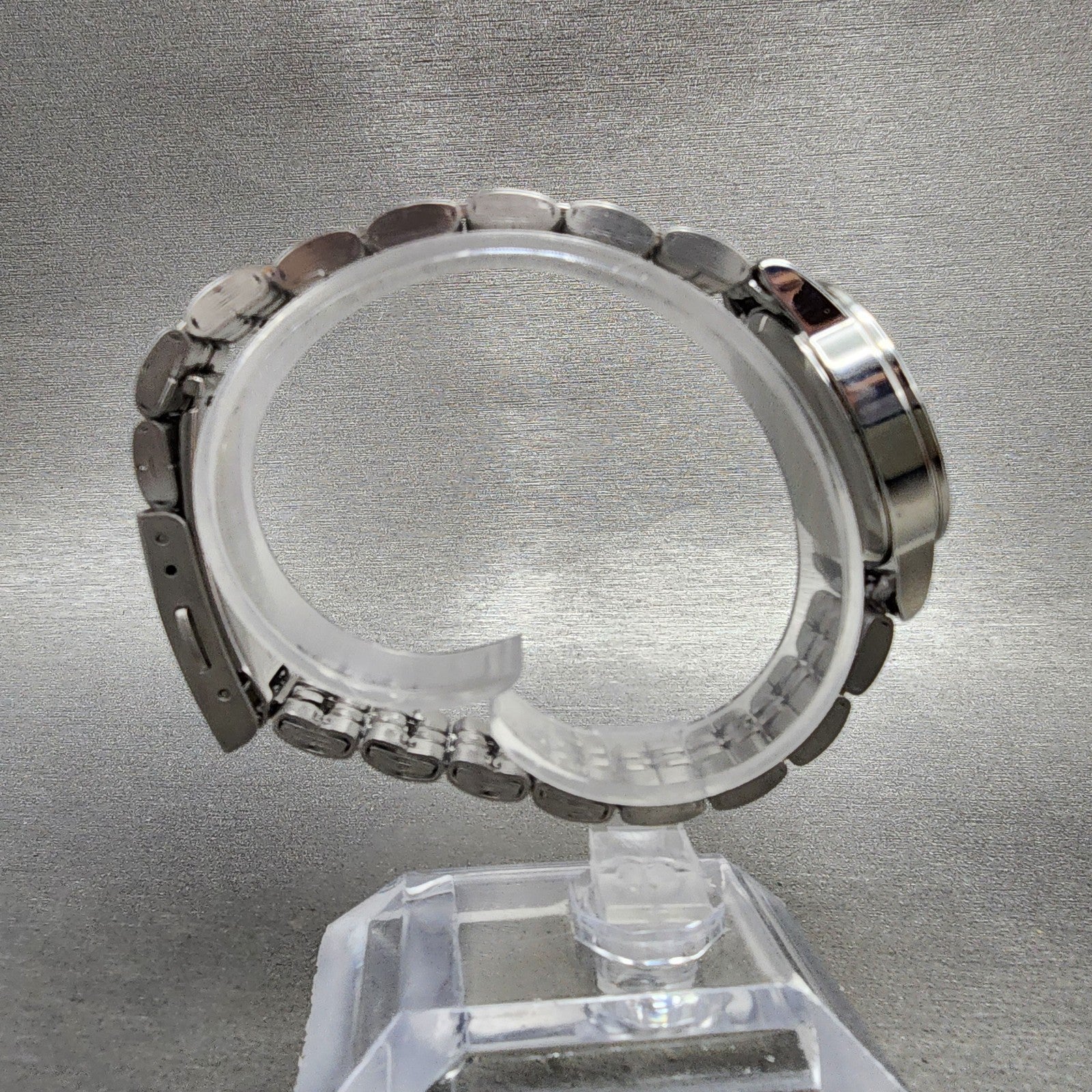 Seiko Watch Women 29mm White Dial Two Tone Date Round 6n2200a0 New Battery8