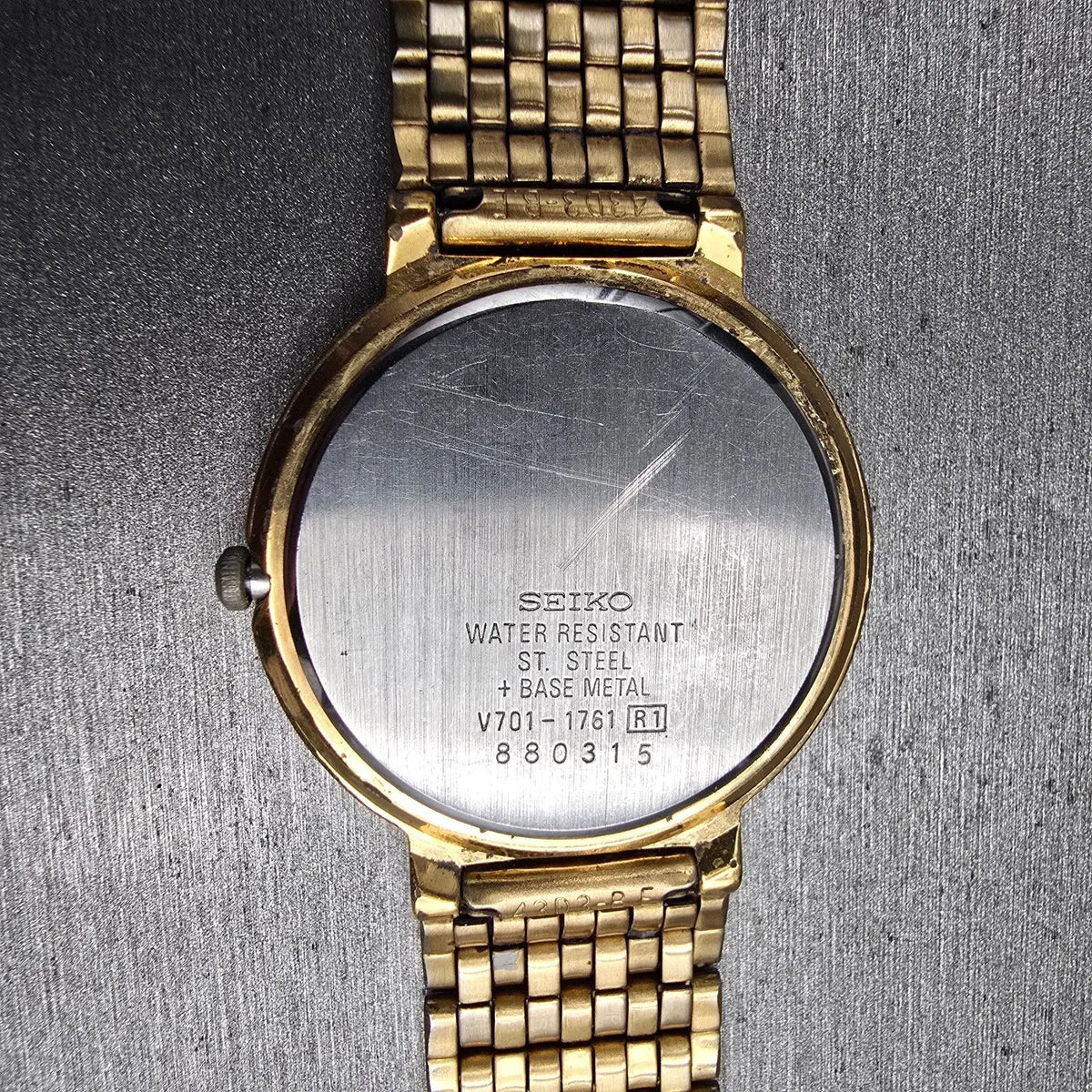 Seiko Watch Men 34mm Gray Dial Gold Tone Round V701-1760 New Battery Vintage10