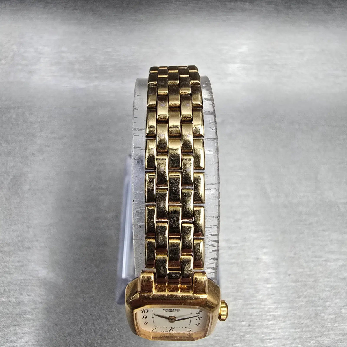 Seiko Watch Women 17mm White Dial Gold Rectangle V400-5608 New Battery JP4