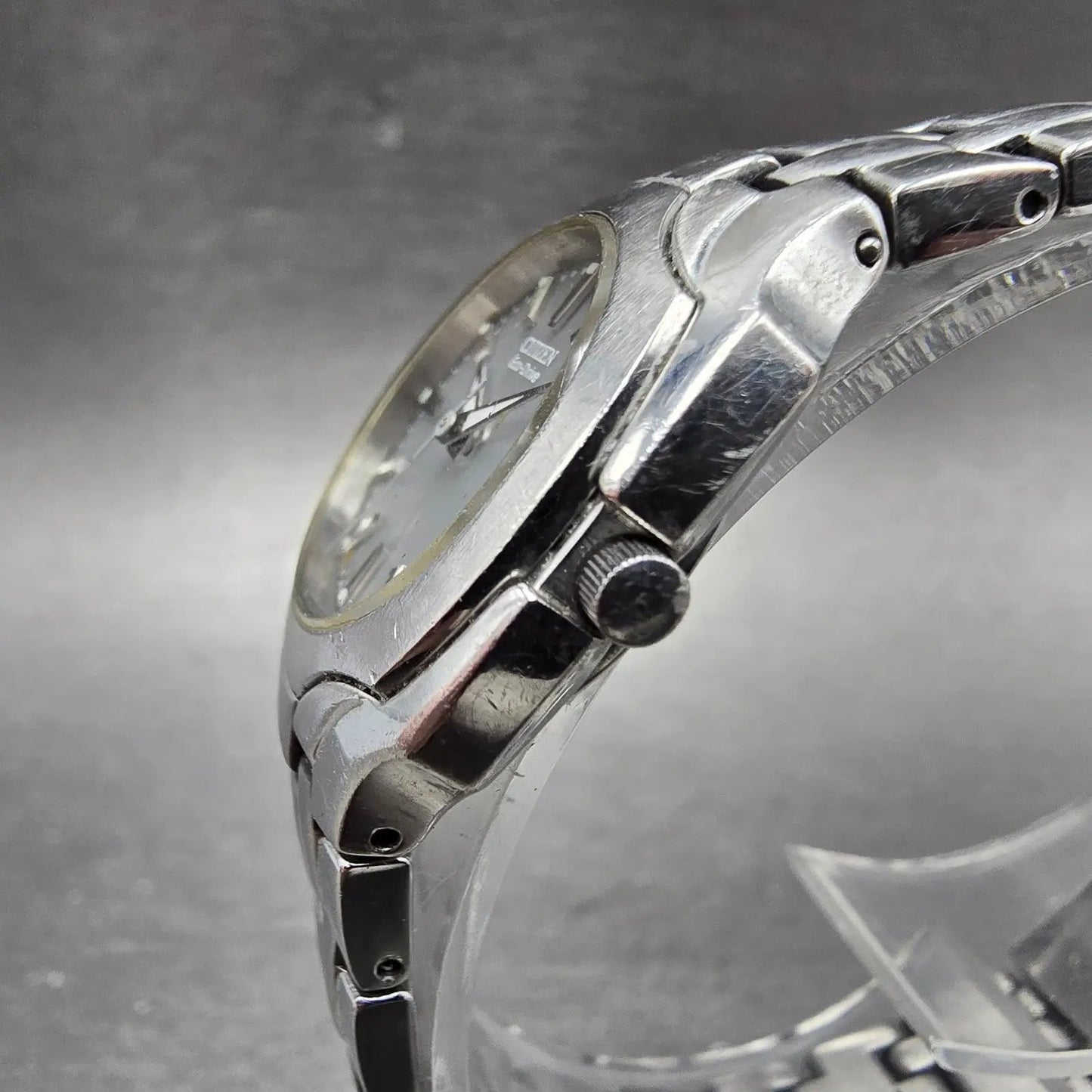 Citizen Eco-Drive Watch Women 25mm Gray Dial Silver Tone Date E011-S049601 RunsK5