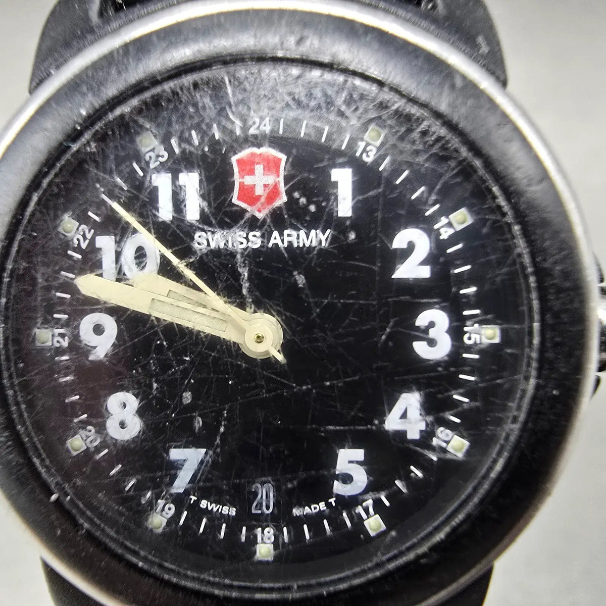 Victorinox Swiss Army Original Sai Watch Women 28mm Black Dial Silver PARTS2
