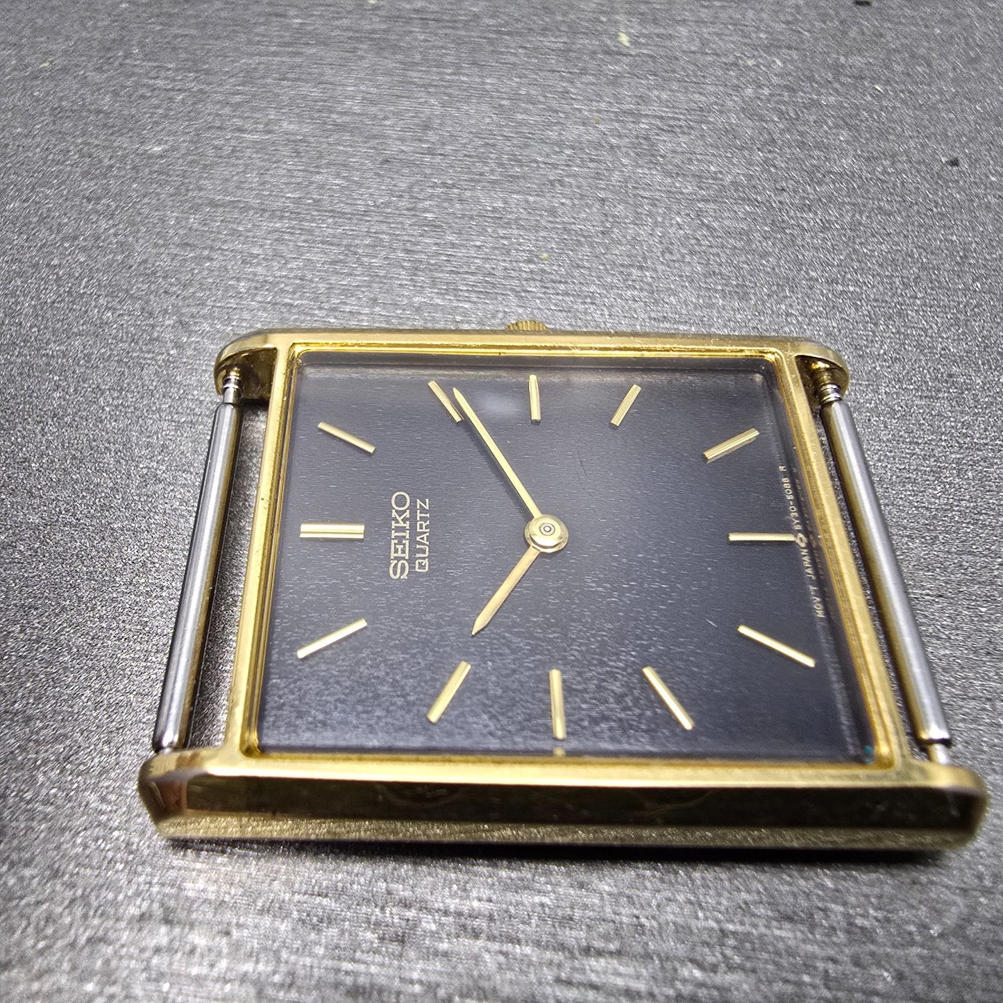 Seiko Tank Watch Men 25mm Black Dial Gold Tone Rectangle 5Y30-5069 PARTS Vintage4