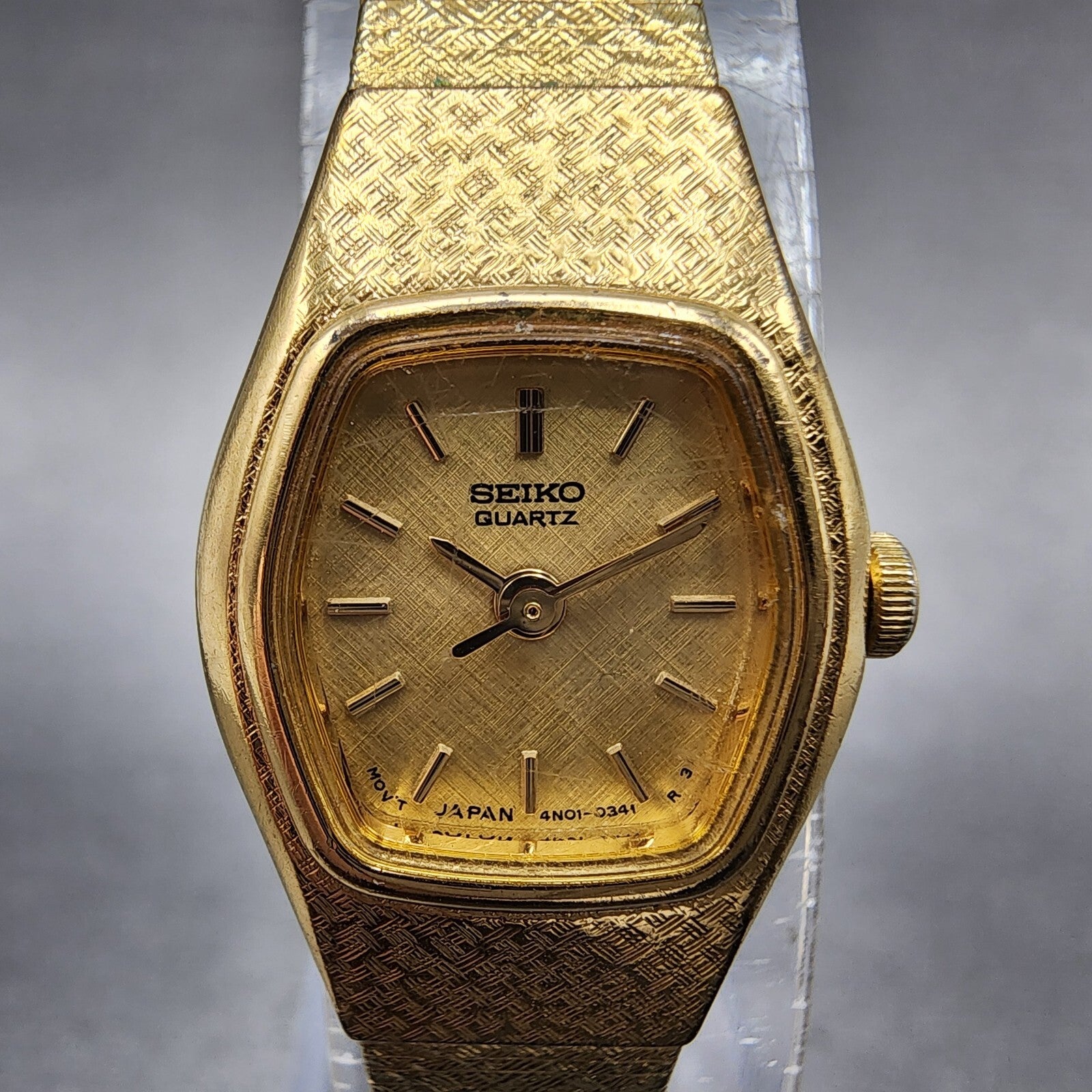 Vintage Seiko Watch Women 17mm Gold Dial Gold Tone Hexagon 4N015021 New Batt A11