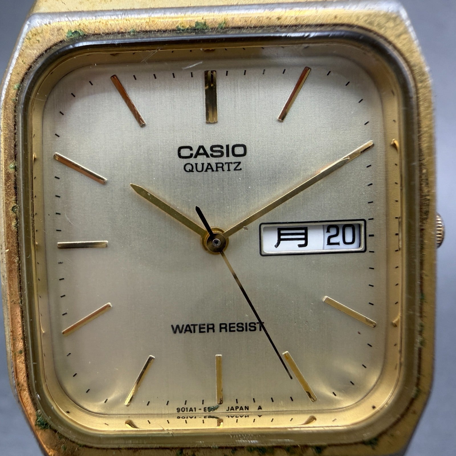 Casio MQ-518 Watch Men 30mm Champange Dial Gold Tone Rectangle Daydate New Batt1