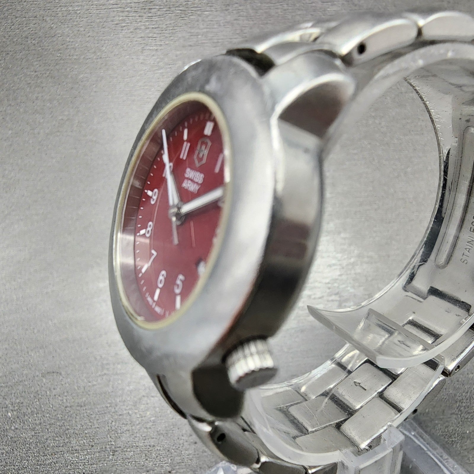 Victorinox Swiss Army V7 Watch Women 31mm Red Dial Silver Tone Date Round NewBat2