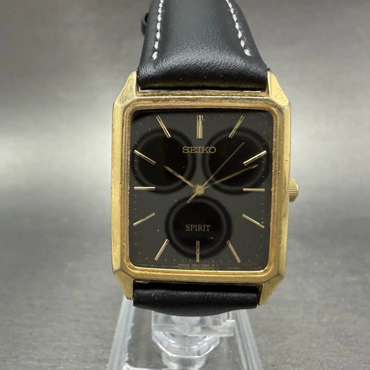 Seiko Spirit Tank Watch Men 25mm Black Dial Gold Tone Rectangle 7N01-5180 Newbat0
