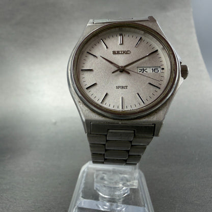 Seiko Spirit Watch Men 35mm Silver Dial Silver Tone 7N48-7000 Daydate New Batt5