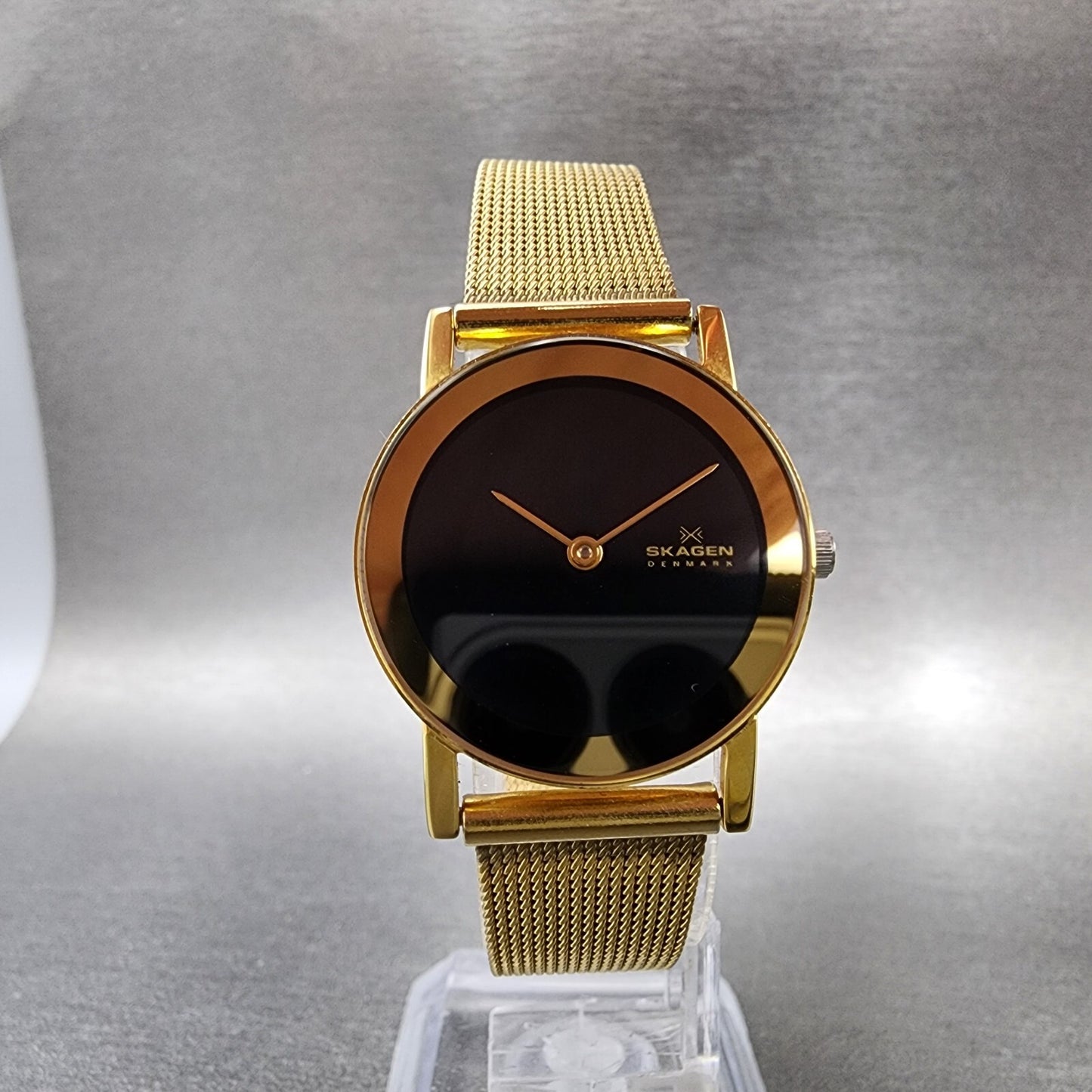 Skagen Watch Women 26mm Black Dial Gold Tone Round Mesh Band 39SGGB New Battery5