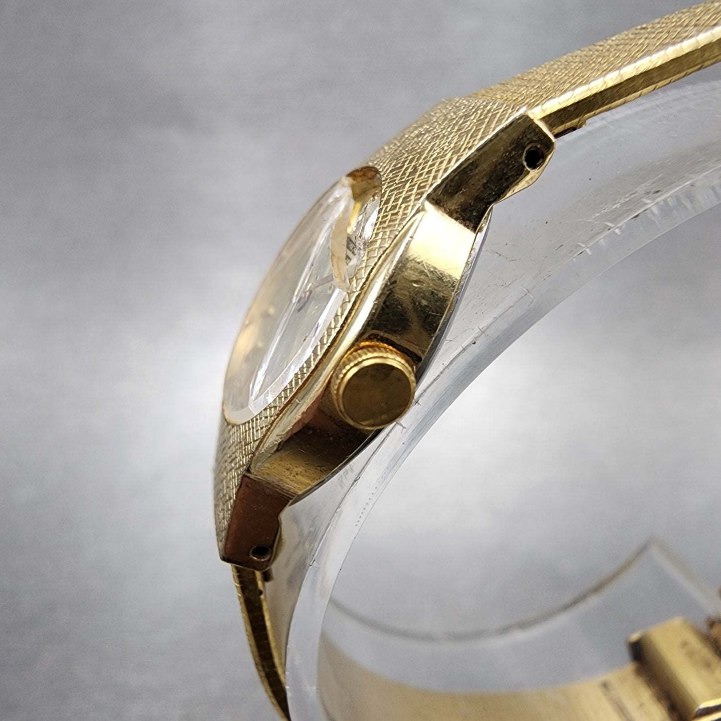 Seiko Watch Women 17mm Champange Dial Gold Tone Round 2C200149 New Battery2