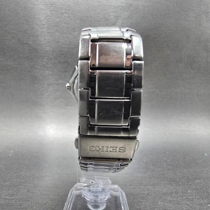 Seiko Solar Watch Men 39mm Black Dial Silver Tone Date Round V157-0AC0 Works7