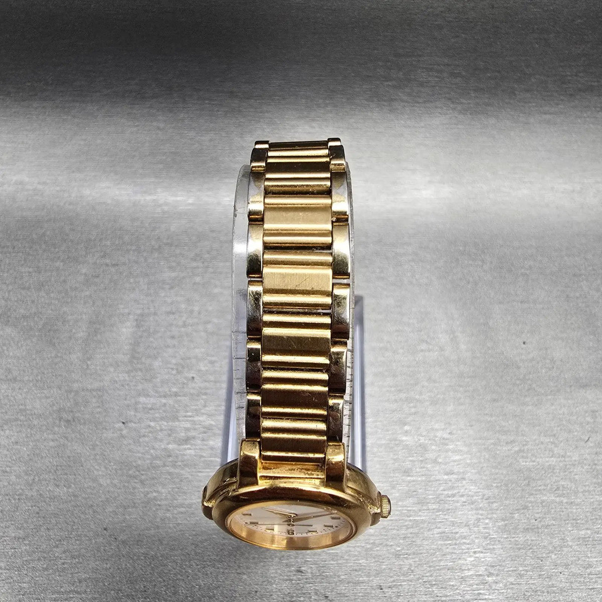 Seiko Watch Women 25mm White Dial Gold Tone Round V701-2F50 New Battery JP4