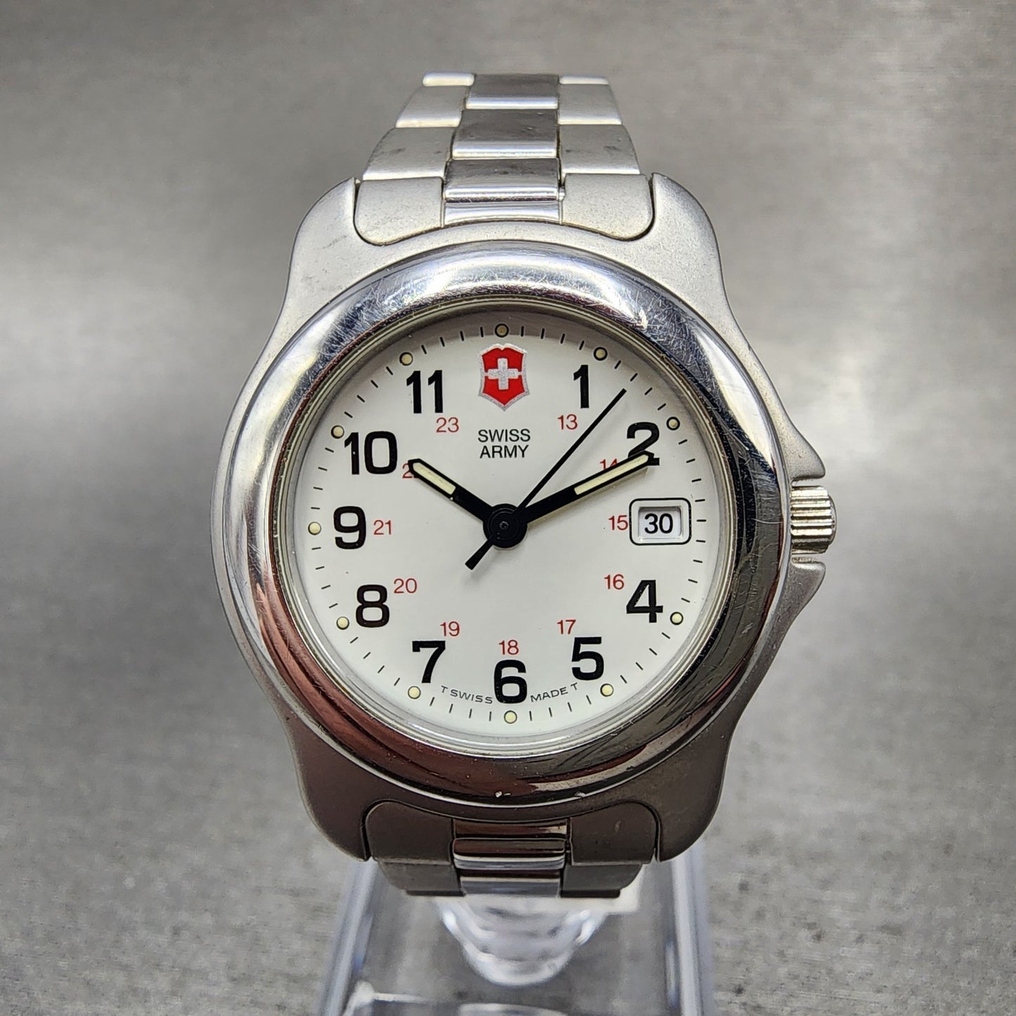 Victorinox Swiss Army Officer Watch Women 30mm White Dial Silver Date Runs D7680