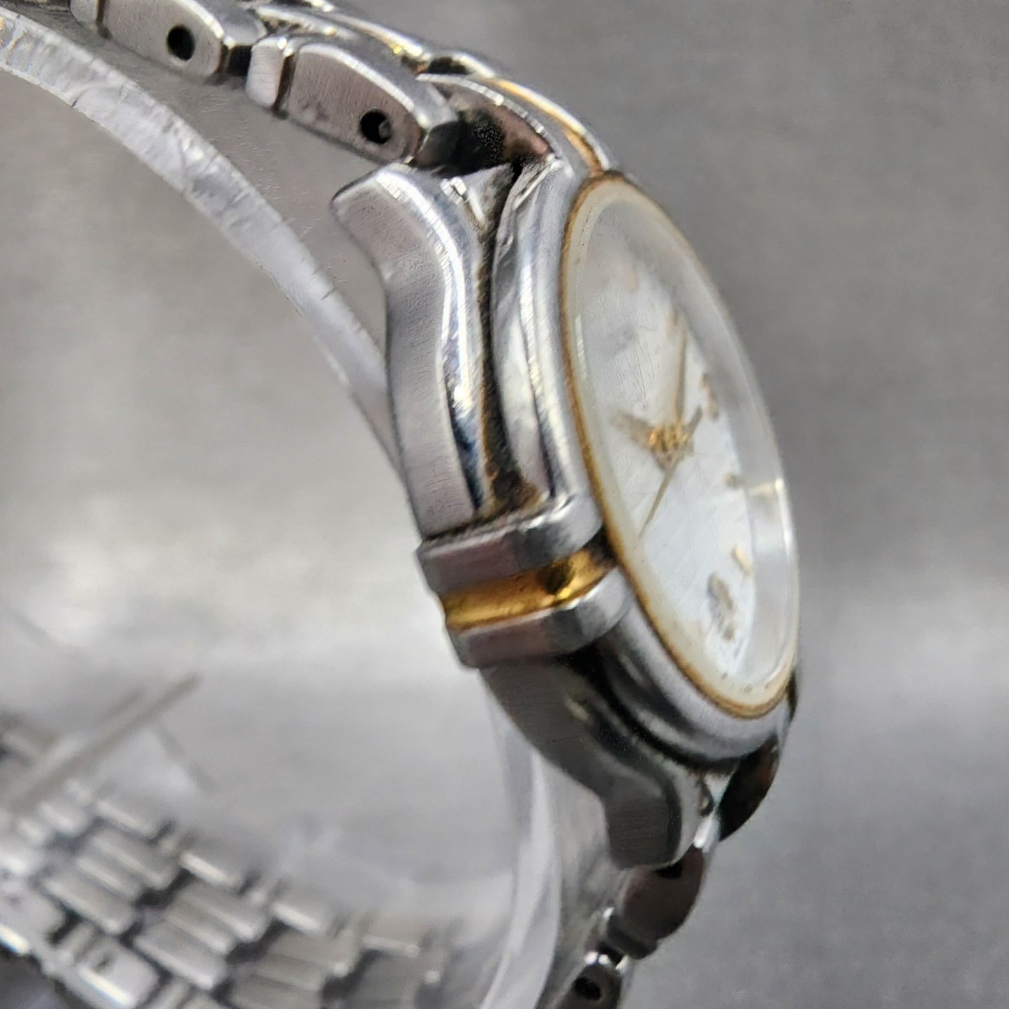Bulova Watch Women 25mm White Dial Two Tone Date Round 98u16 New Battery3