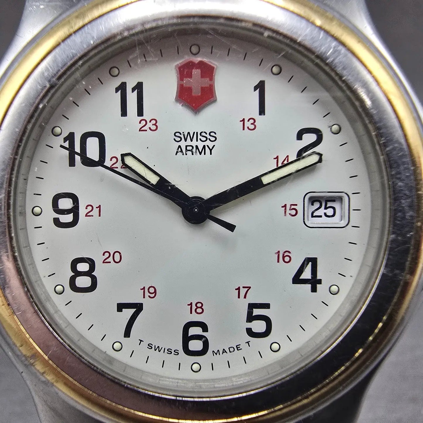 Victorinox Swiss Army Officers Watch Men 39mm White Dial Two Tone Date PARTS HJH2