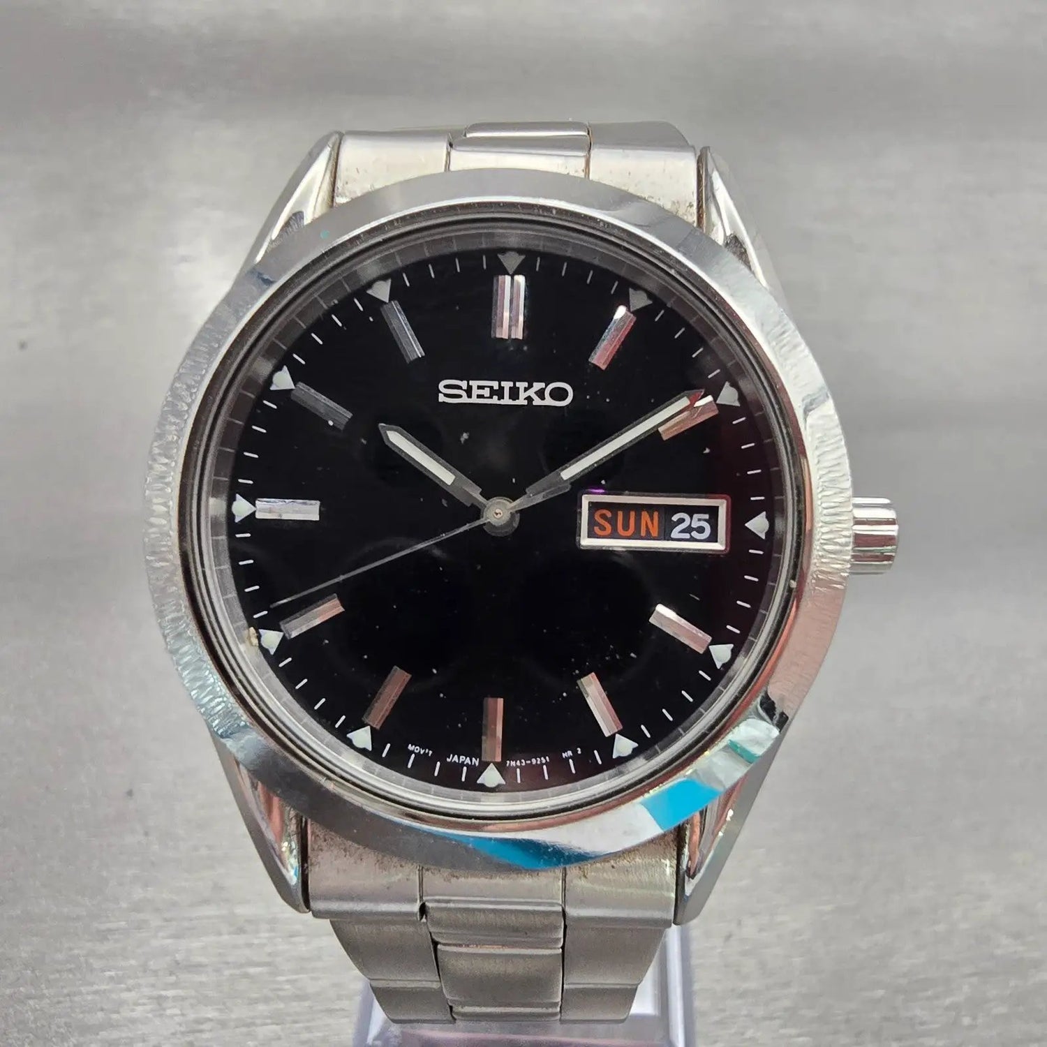 Seiko Watch Men 37mm Black Dial Silver Tone Daydate Round 7N43-9070 New Battery0