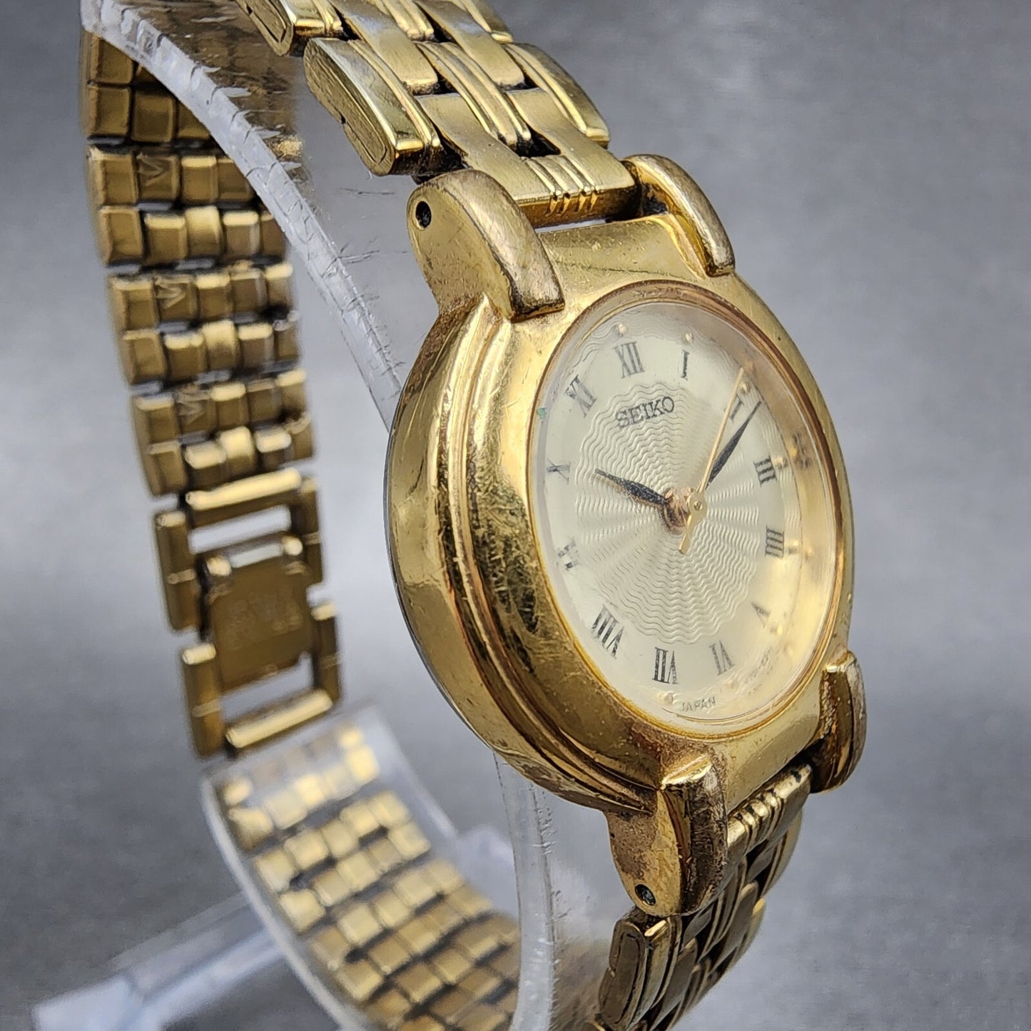 Seiko Watch Women 24mm Champagne Dial Gold Tone Round V7011781 New Battery VTG3