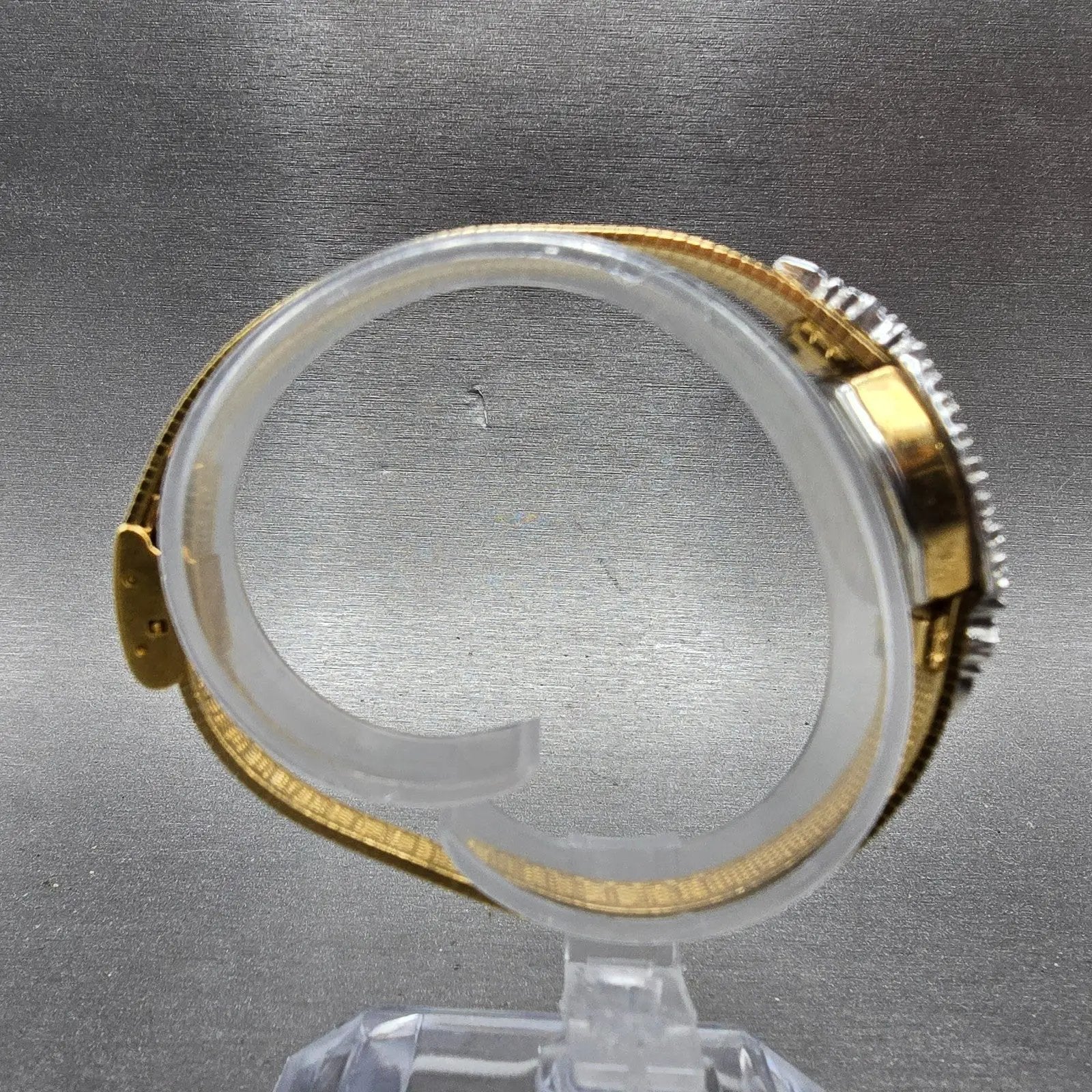 Gruen Watch Women 17mm Silver Dial Gold Tone Ovel Gem Set New Battery Vintage8