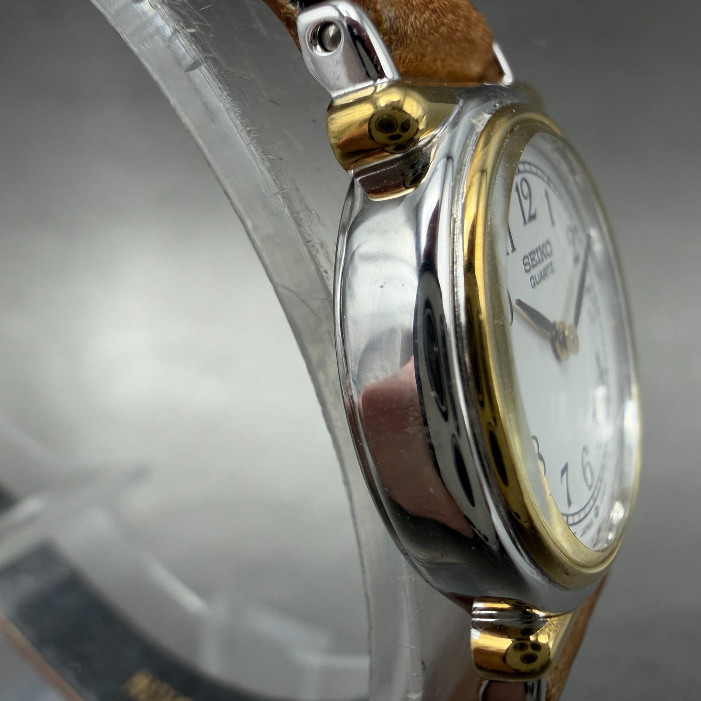 Seiko Watch Women 20mm White Dial Two Tone Round Vintage 2Y00-0B19 New Battery3