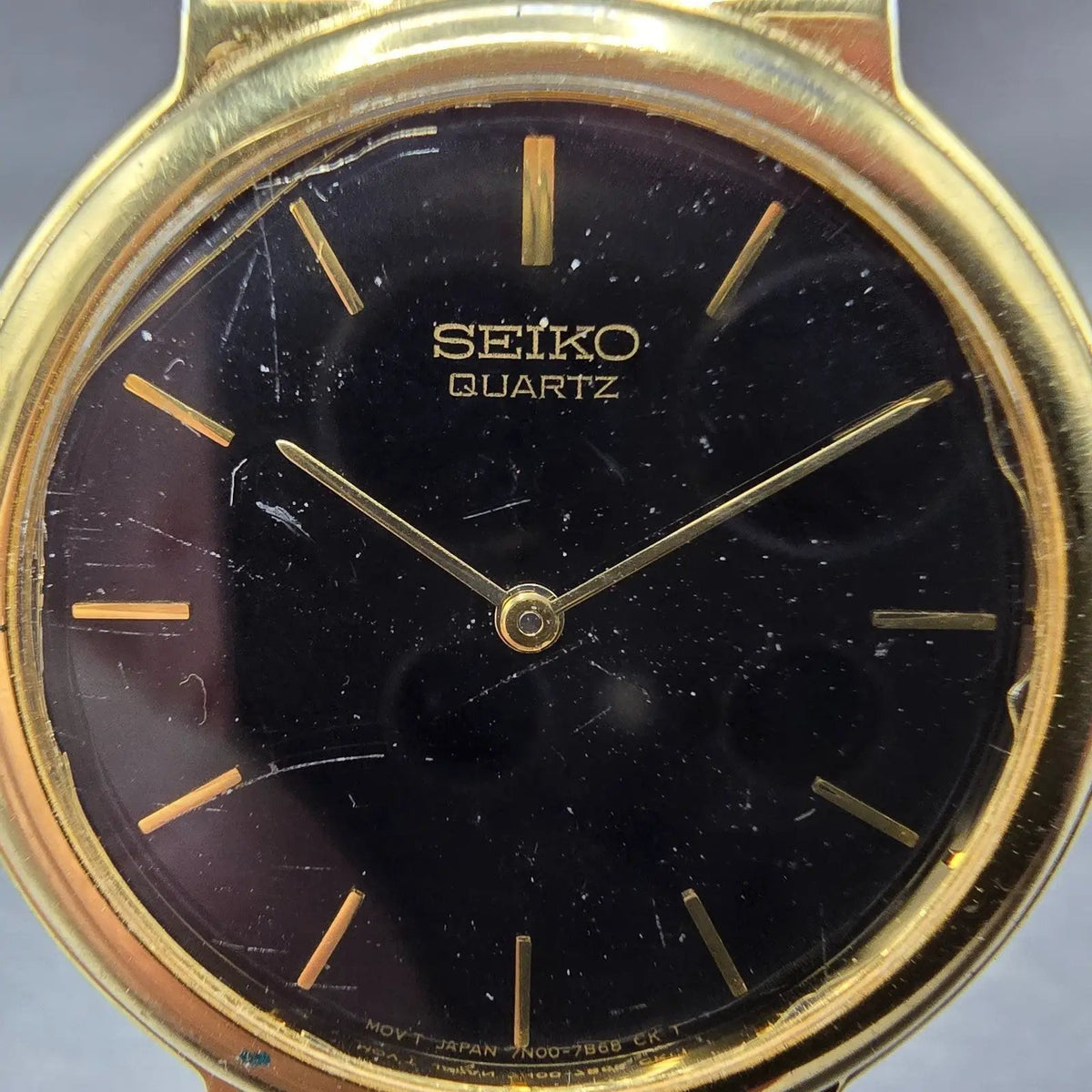 Seiko Watch Men 35mm Black Dial Gold Tone Round Bracelet VTG 7N00-7A70 PARTS2