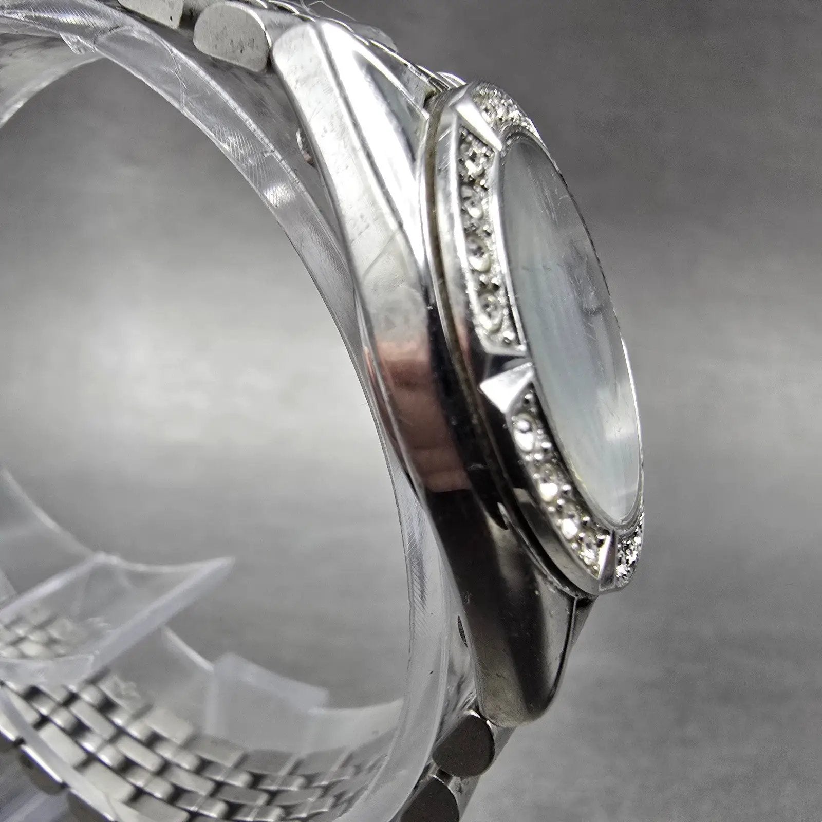 Seiko Solar Watch Women 25mm MOP Dial Silver Tone Round V117-0AN0 PARTS4