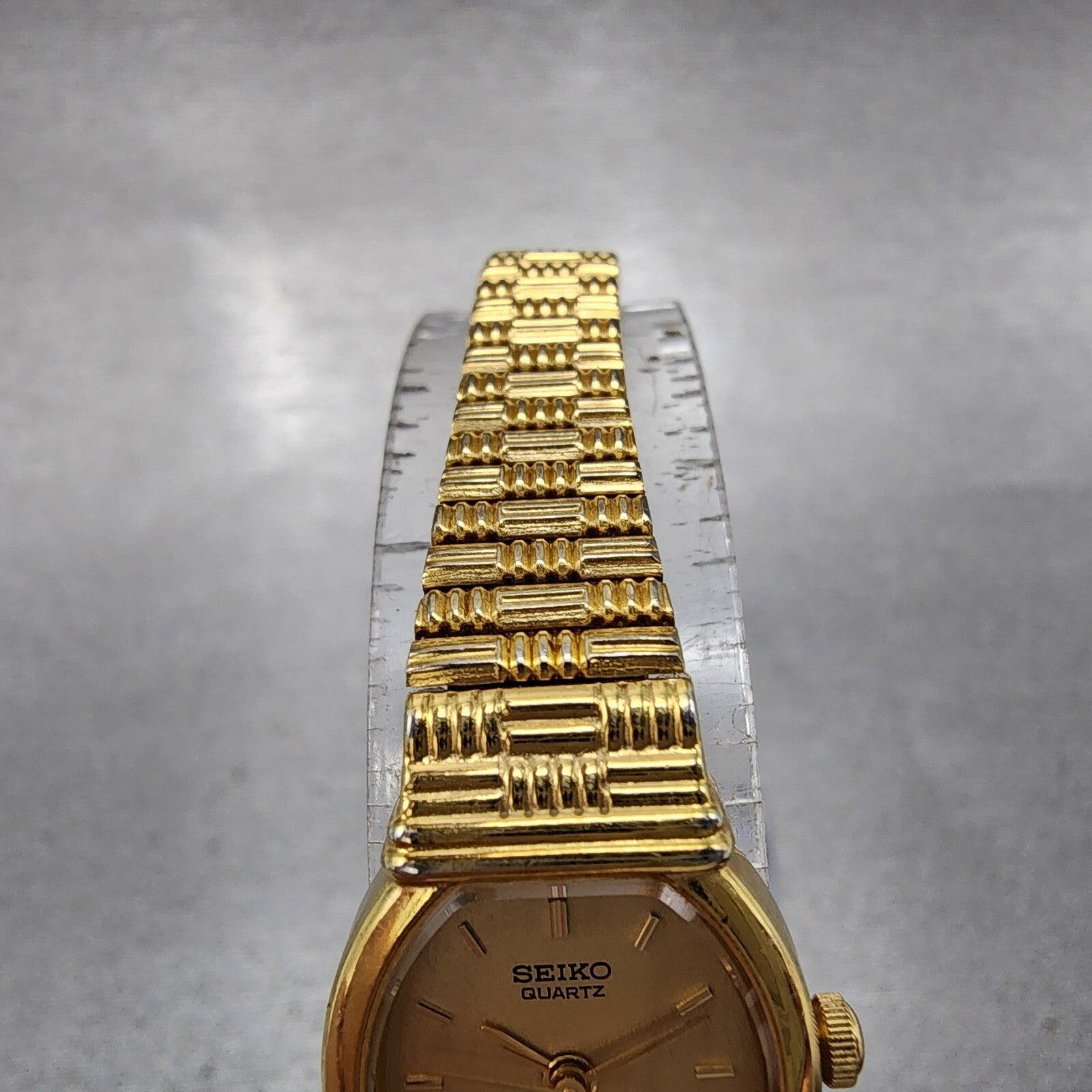 Seiko Watch Women 17mm Champagne Dial Gold Tone Oval 2y015c19 New battery4